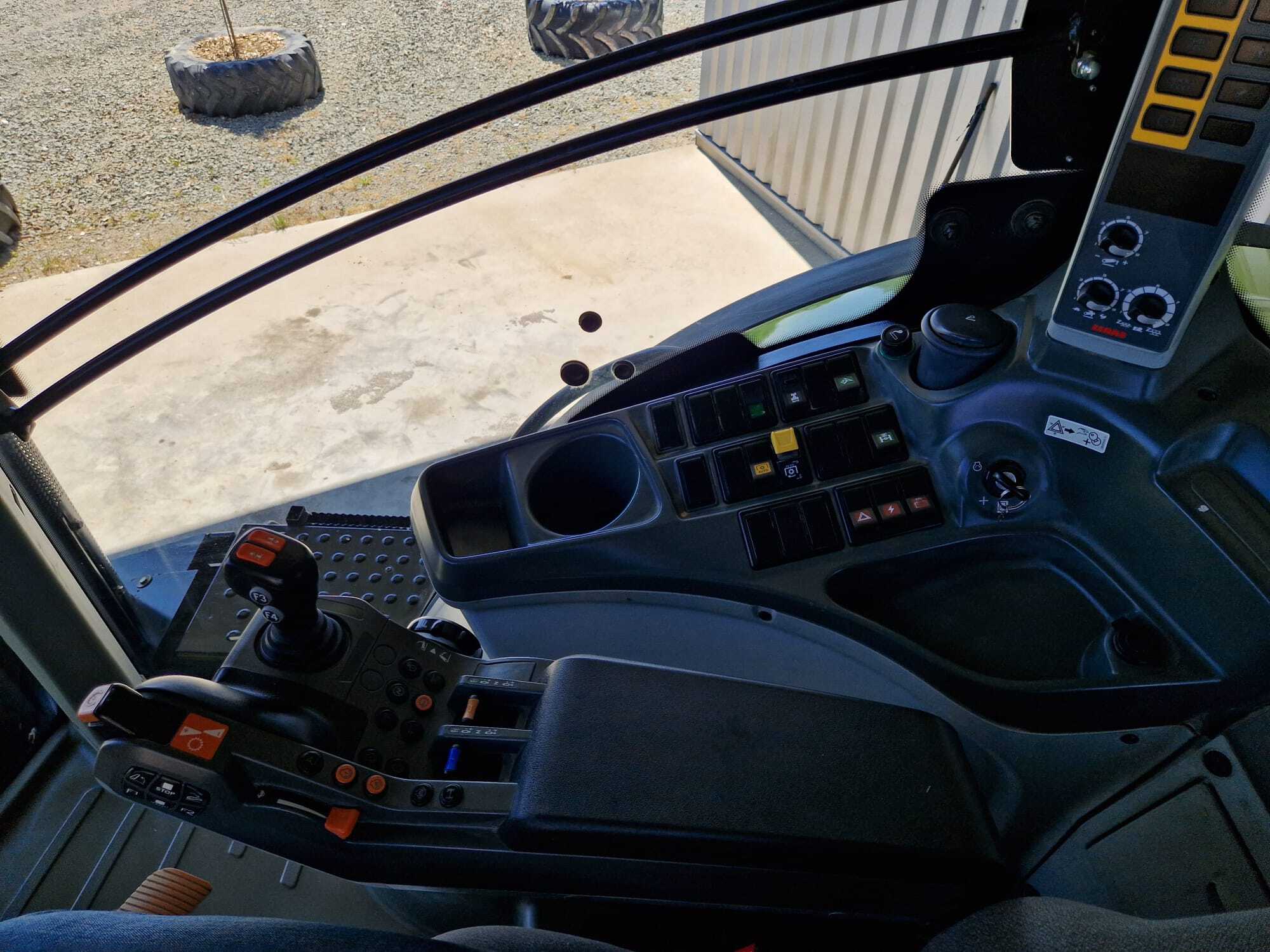 CLAAS AXION 810 CMATIC