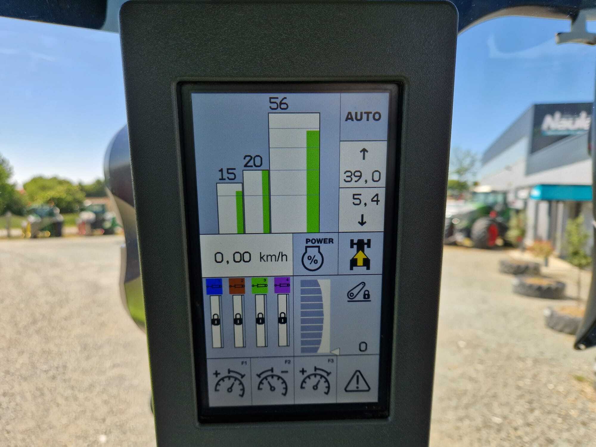 CLAAS AXION 810 CMATIC