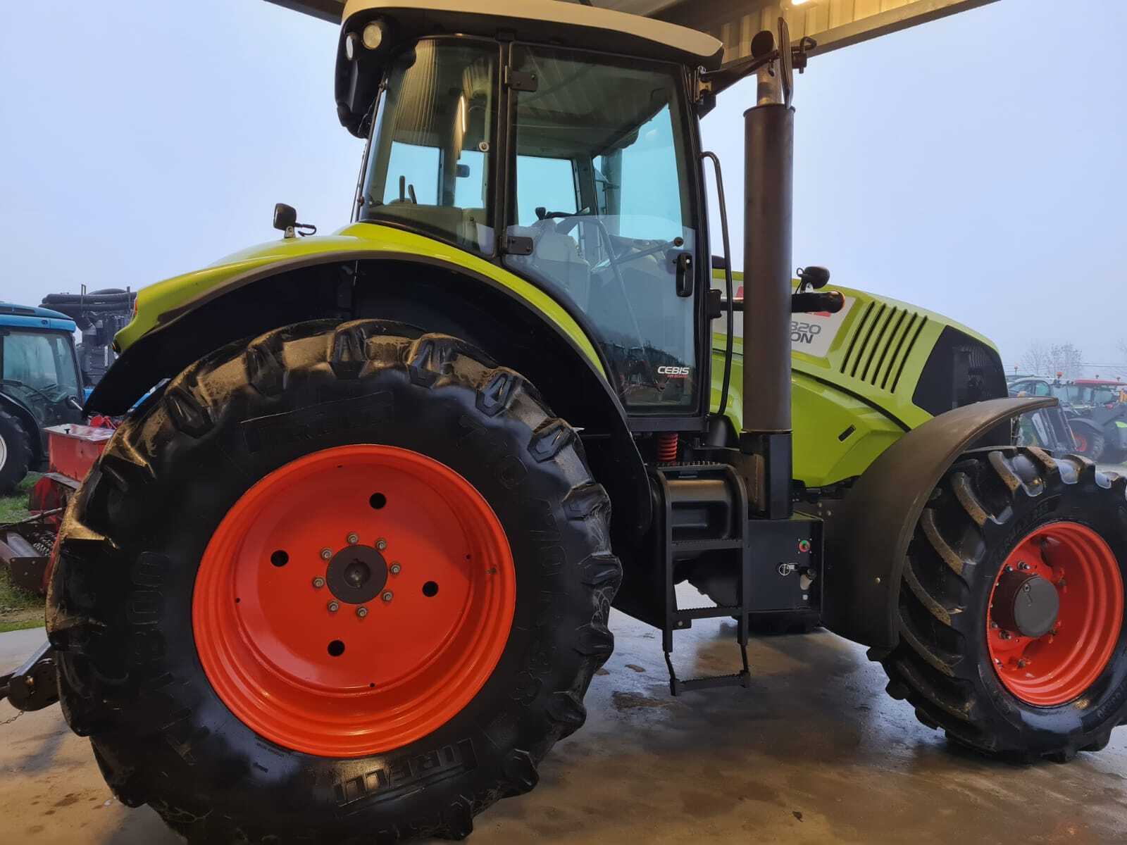 CLAAS AXION 820 CEBIS