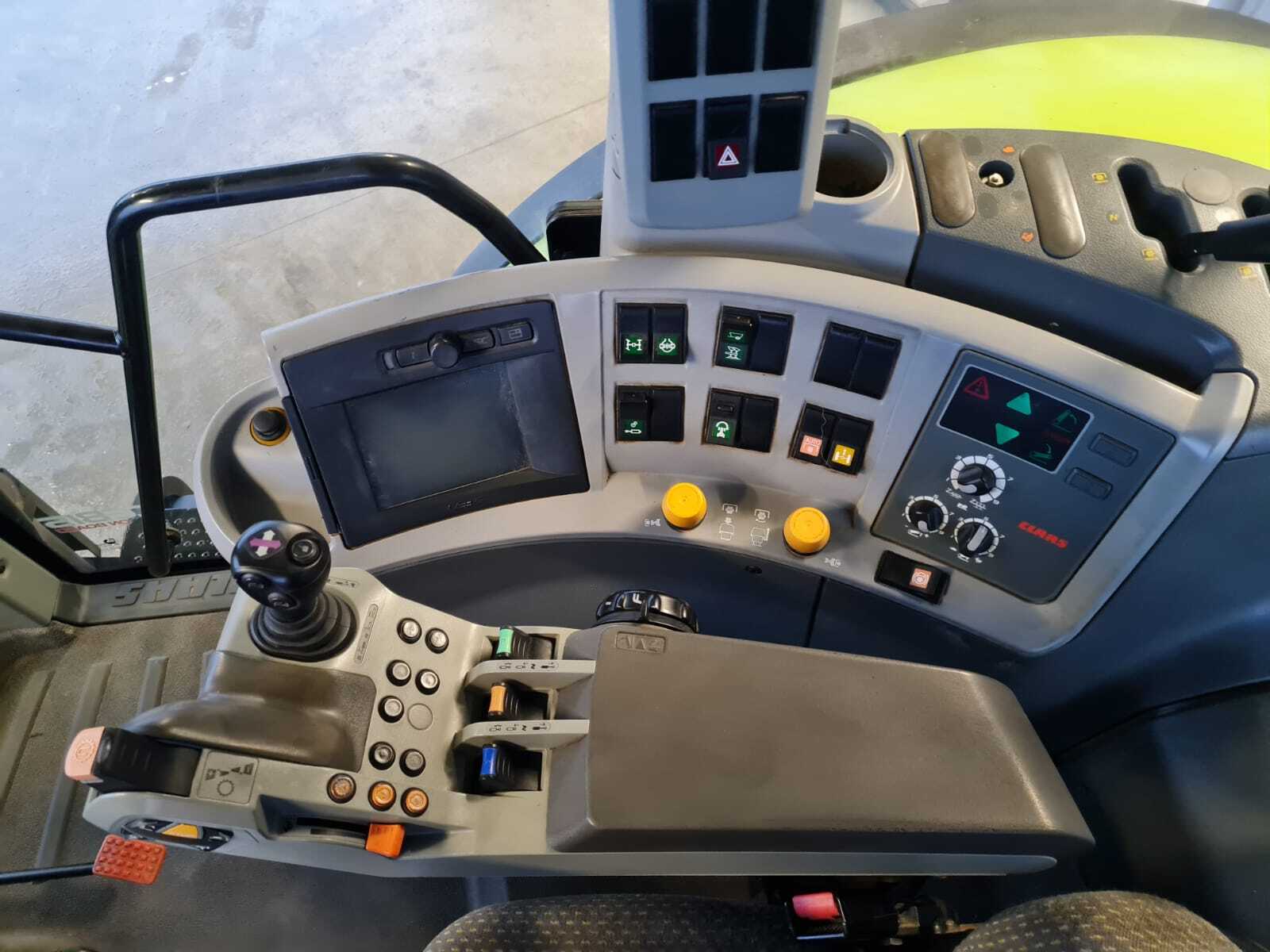 CLAAS AXION 820 CEBIS