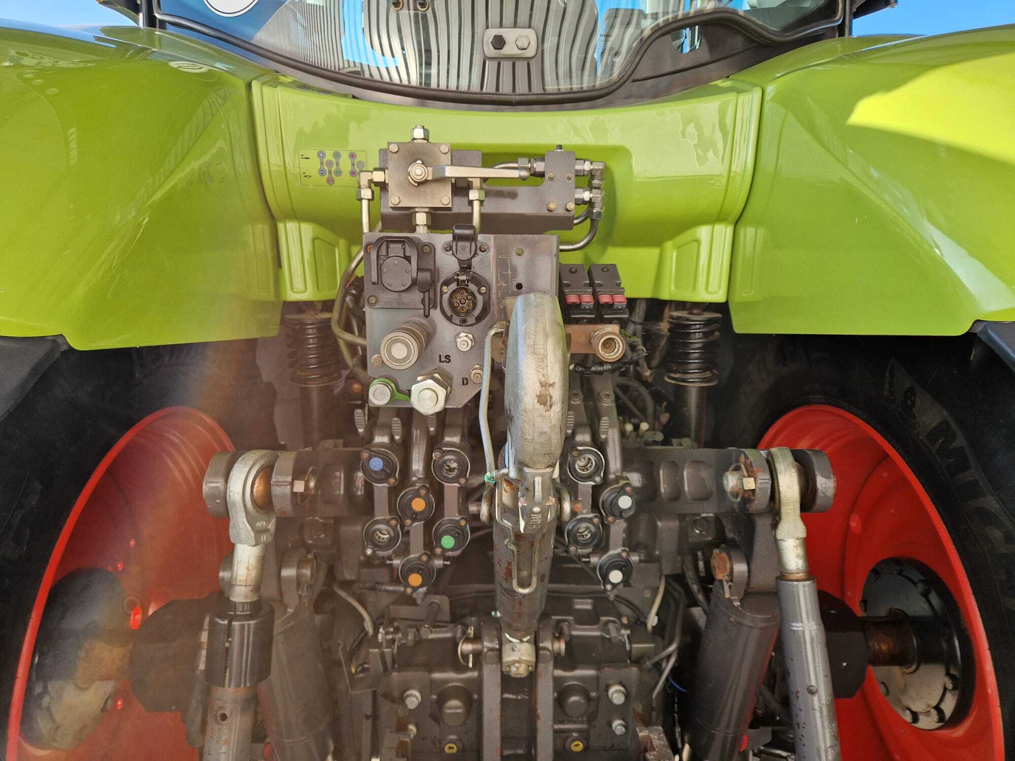 CLAAS AXION 830 CMATIC
