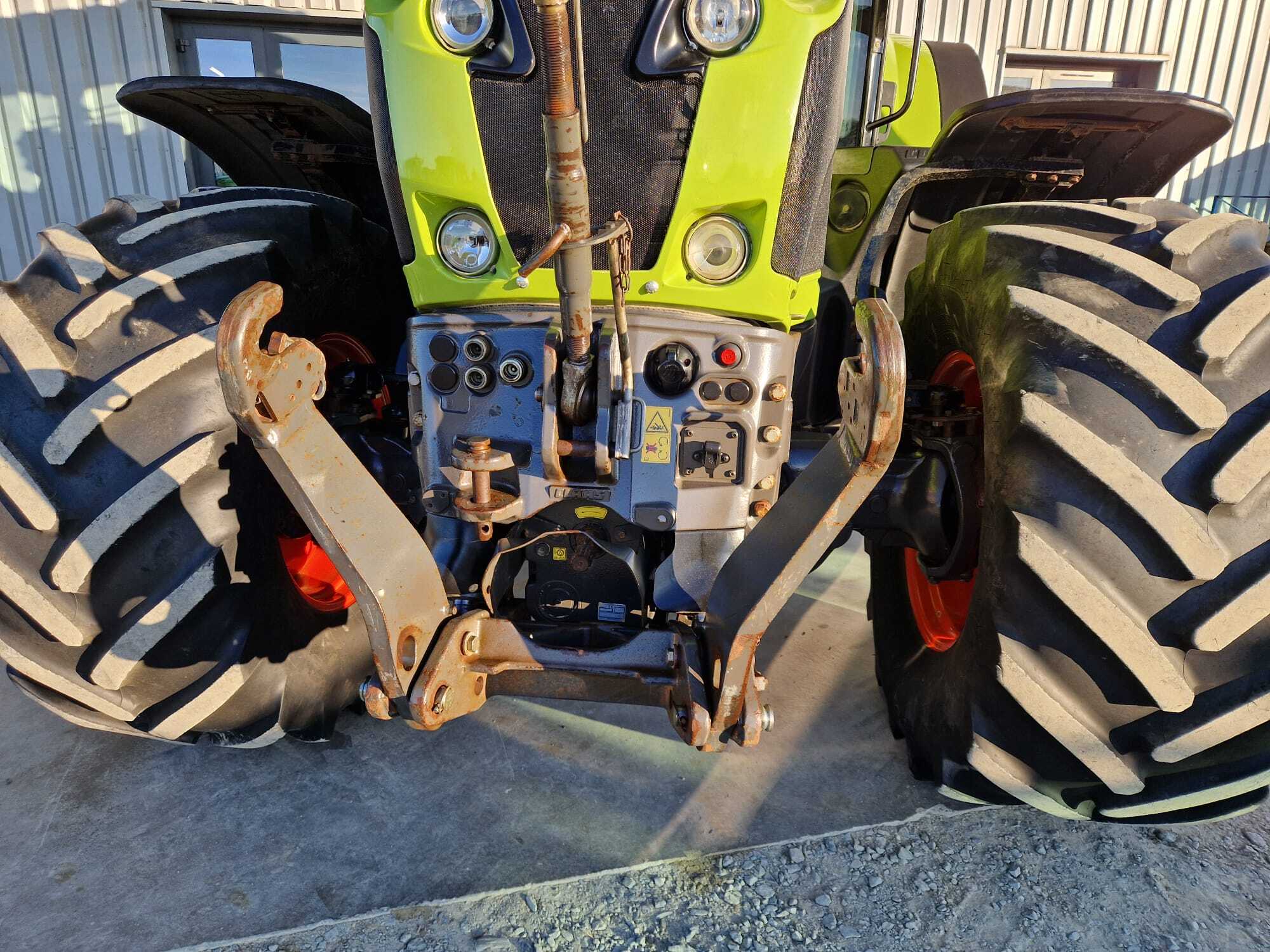 CLAAS AXION 830 CMATIC