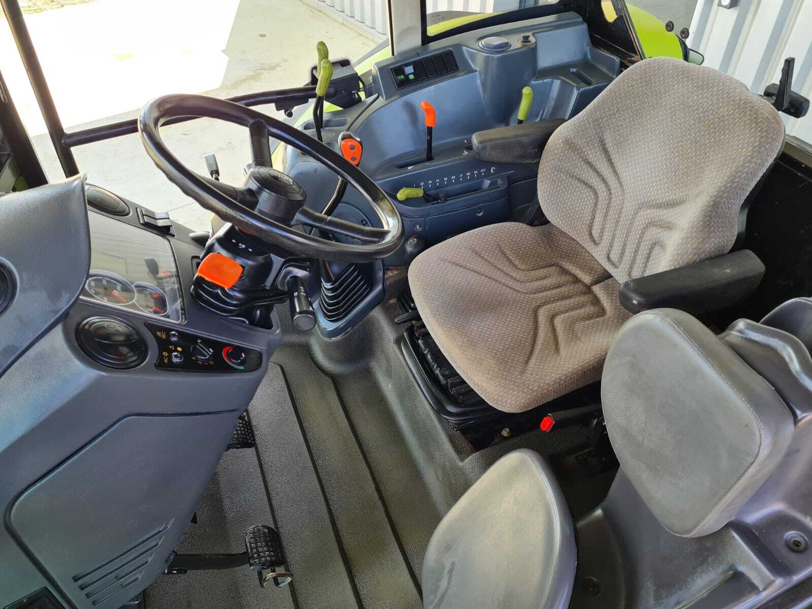 CLAAS AXOS 330 CX