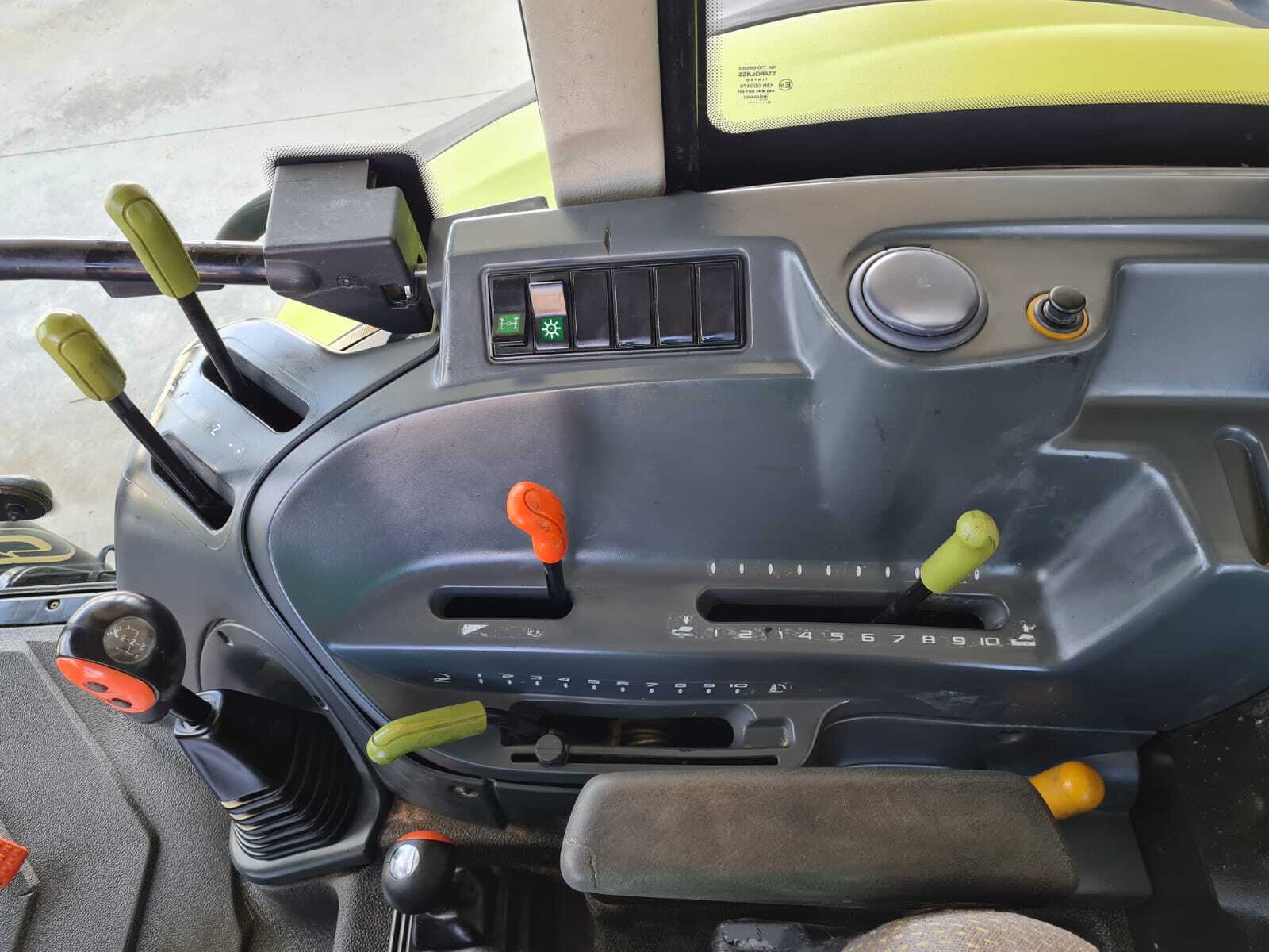 CLAAS AXOS 330 CX