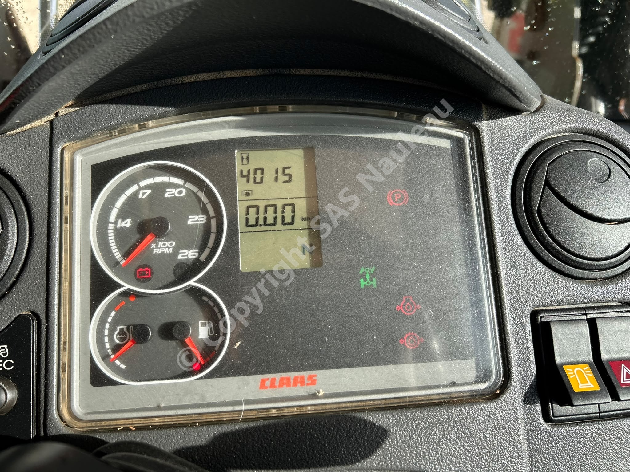 CLAAS AXOS 330 CX