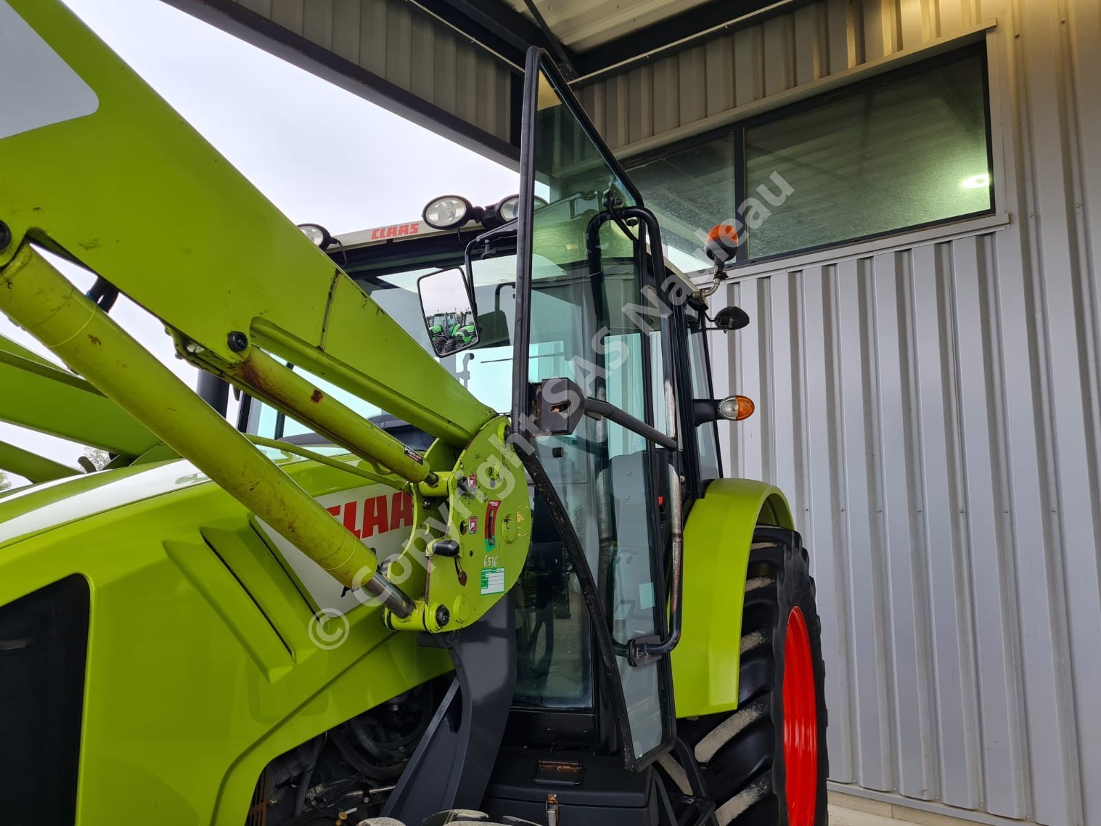 CLAAS AXOS 330 CX