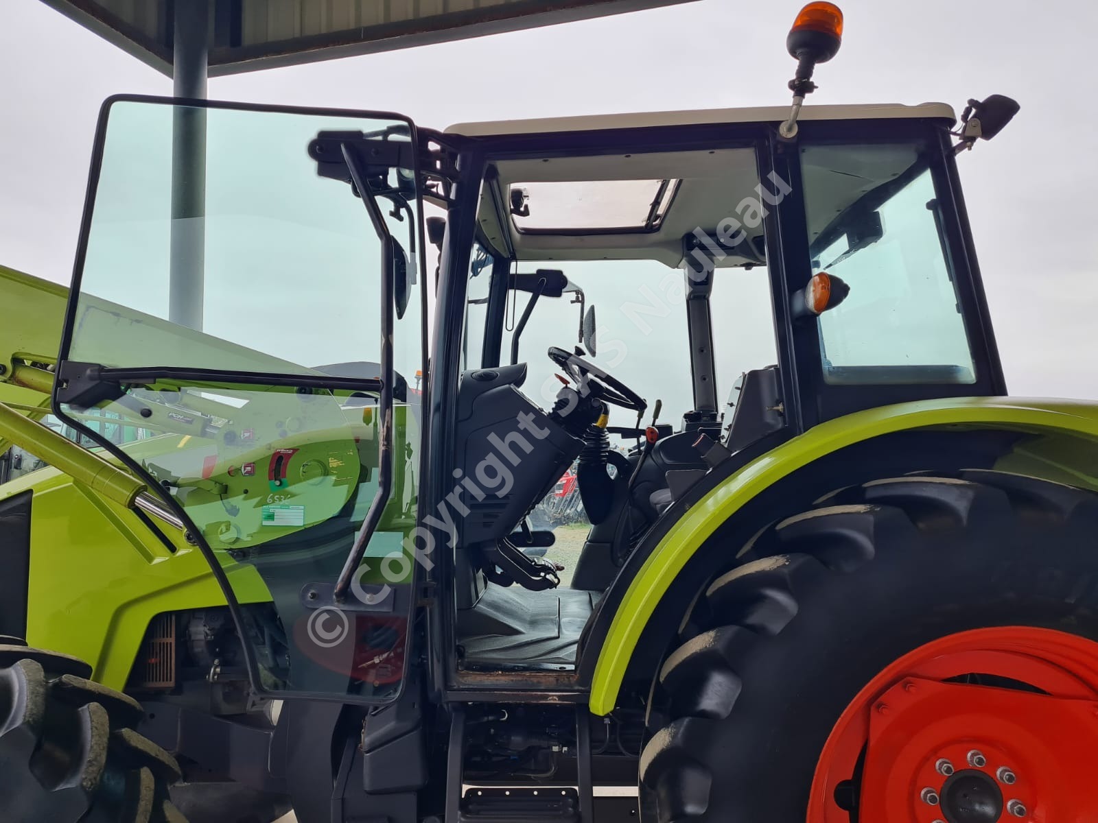 CLAAS AXOS 330 CX