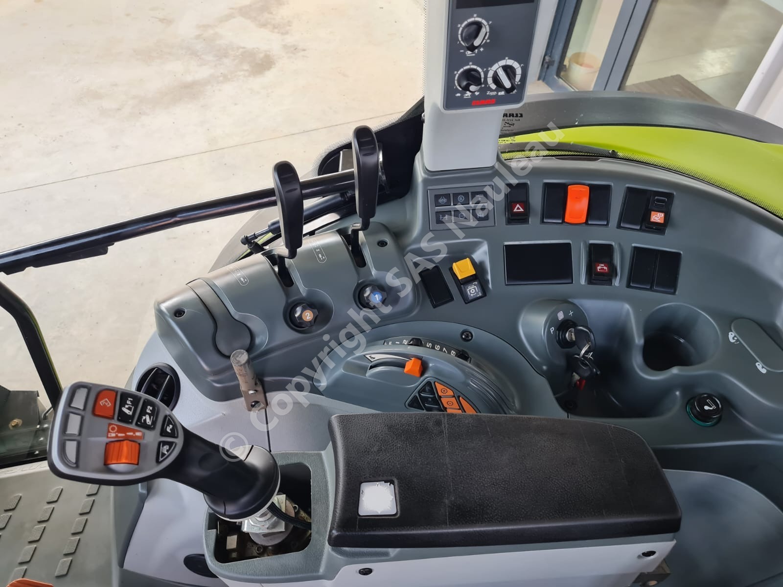 CLAAS ARION 420 CABINE BASSE