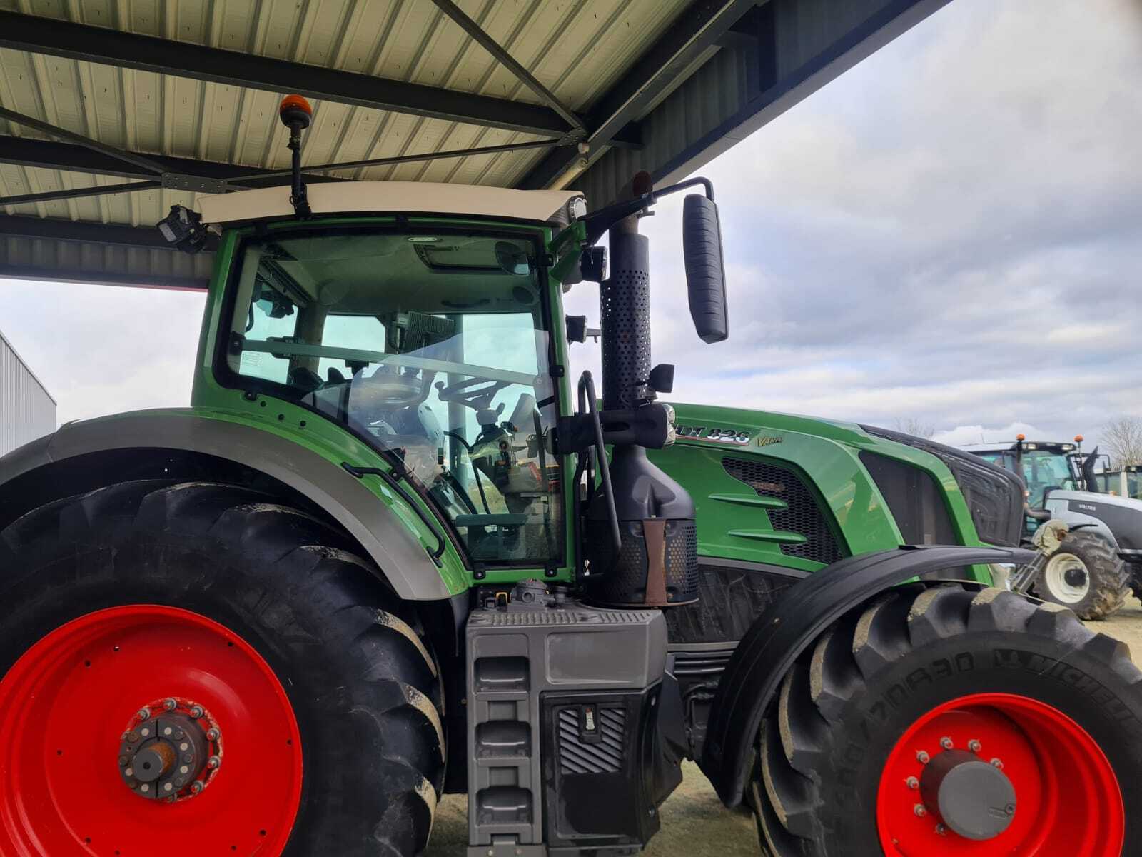 FENDT 826 PROFI PLUS