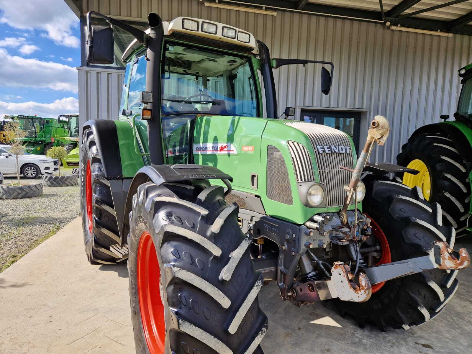 FENDT FAVORIT 714 VARIO