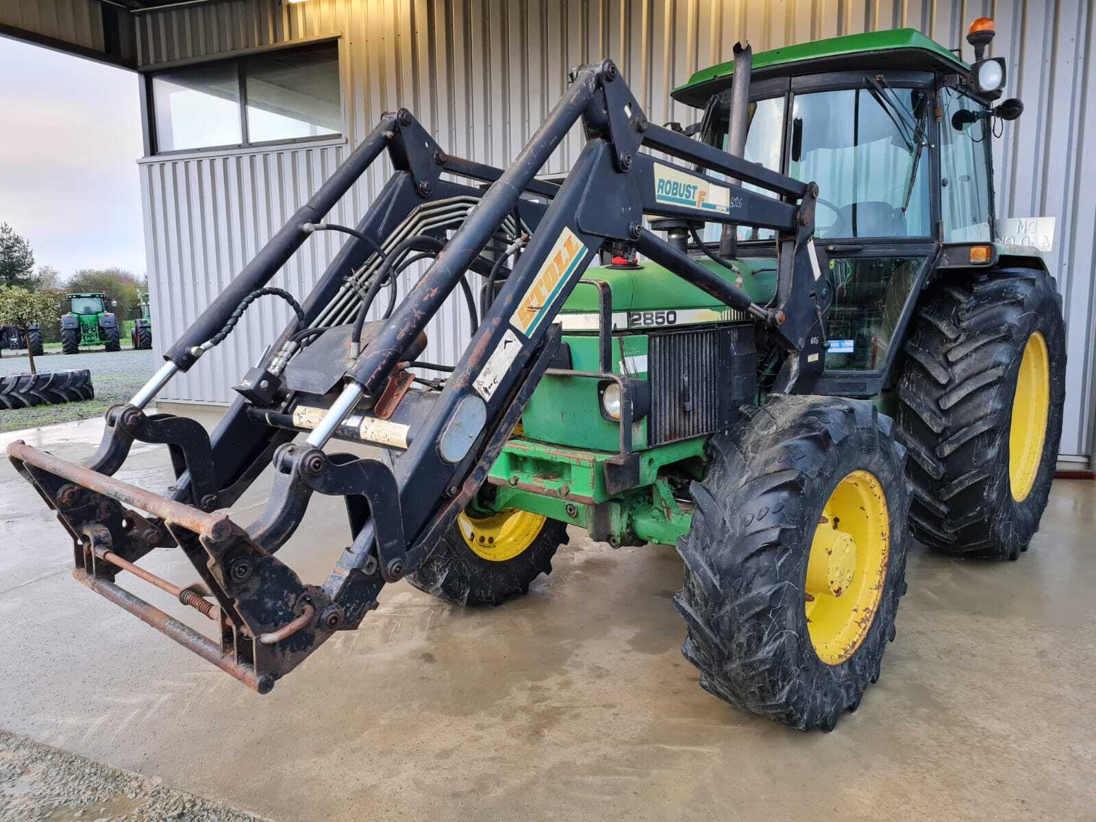 JOHN DEERE 2850