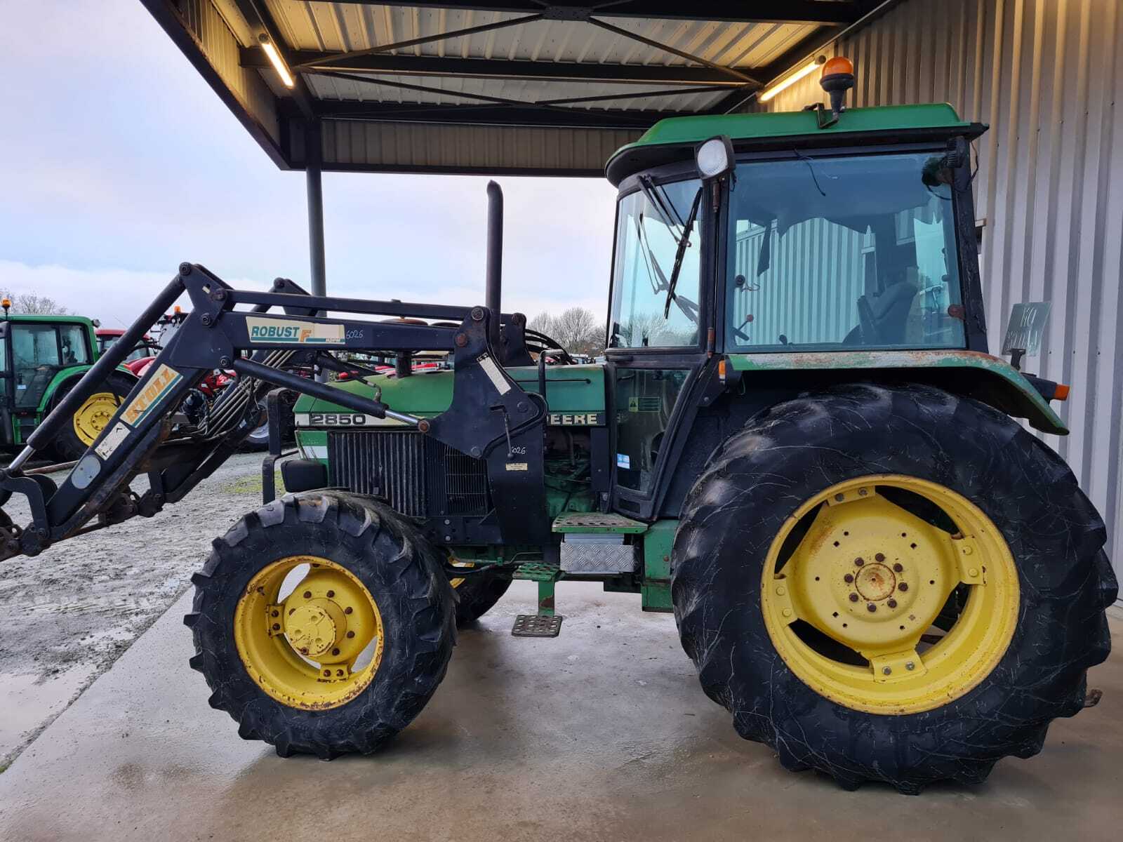 JOHN DEERE 2850