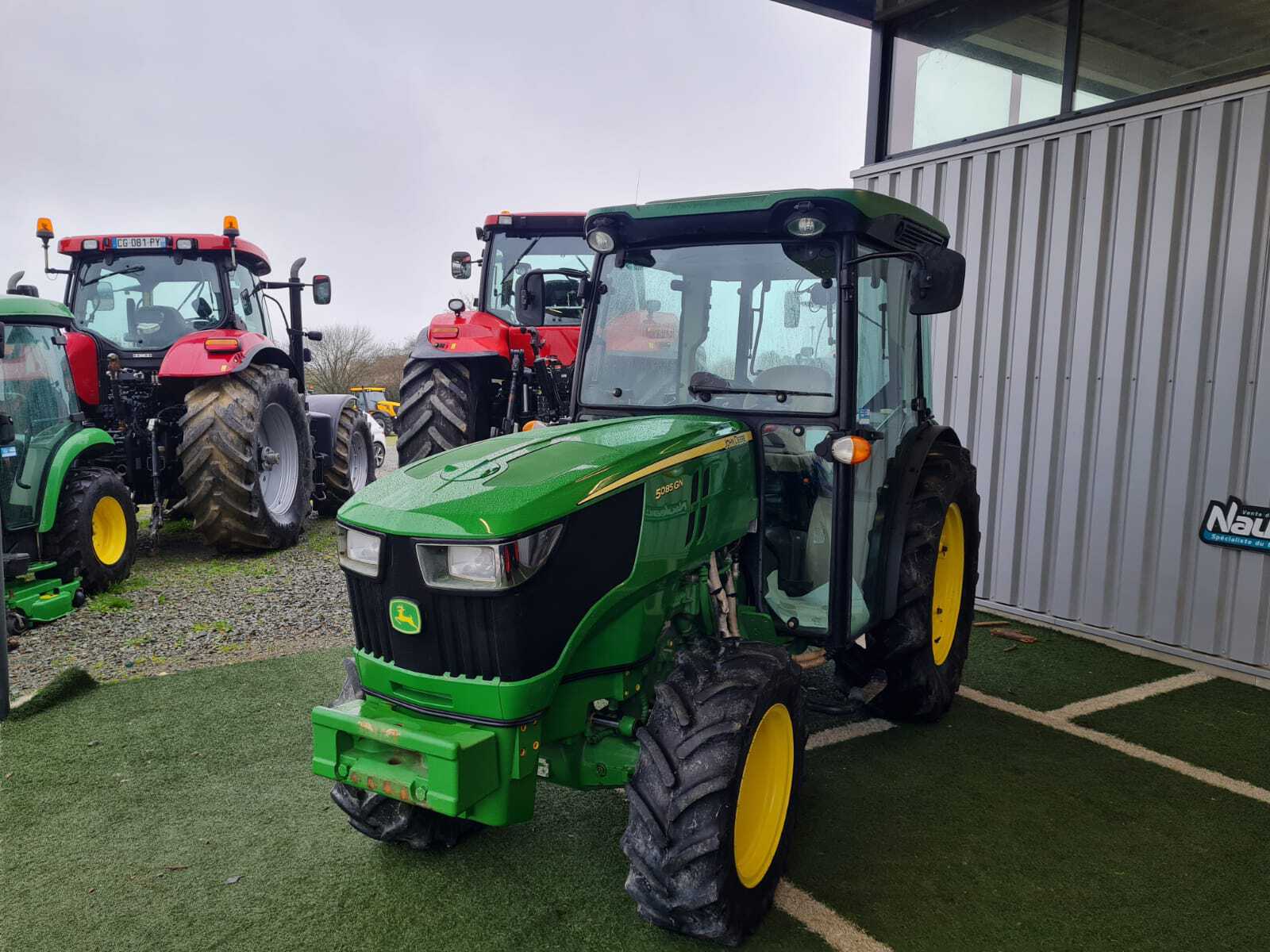 JOHN DEERE 5085 GN