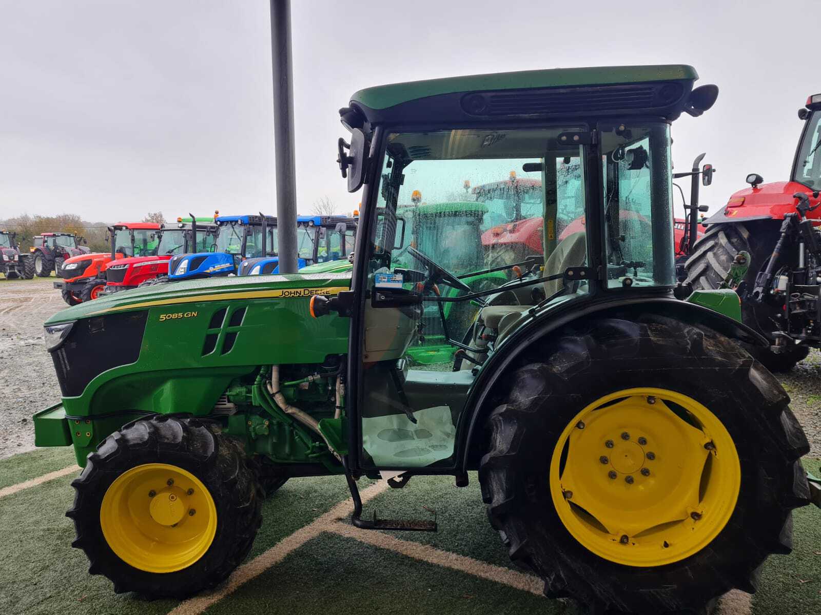 JOHN DEERE 5085 GN
