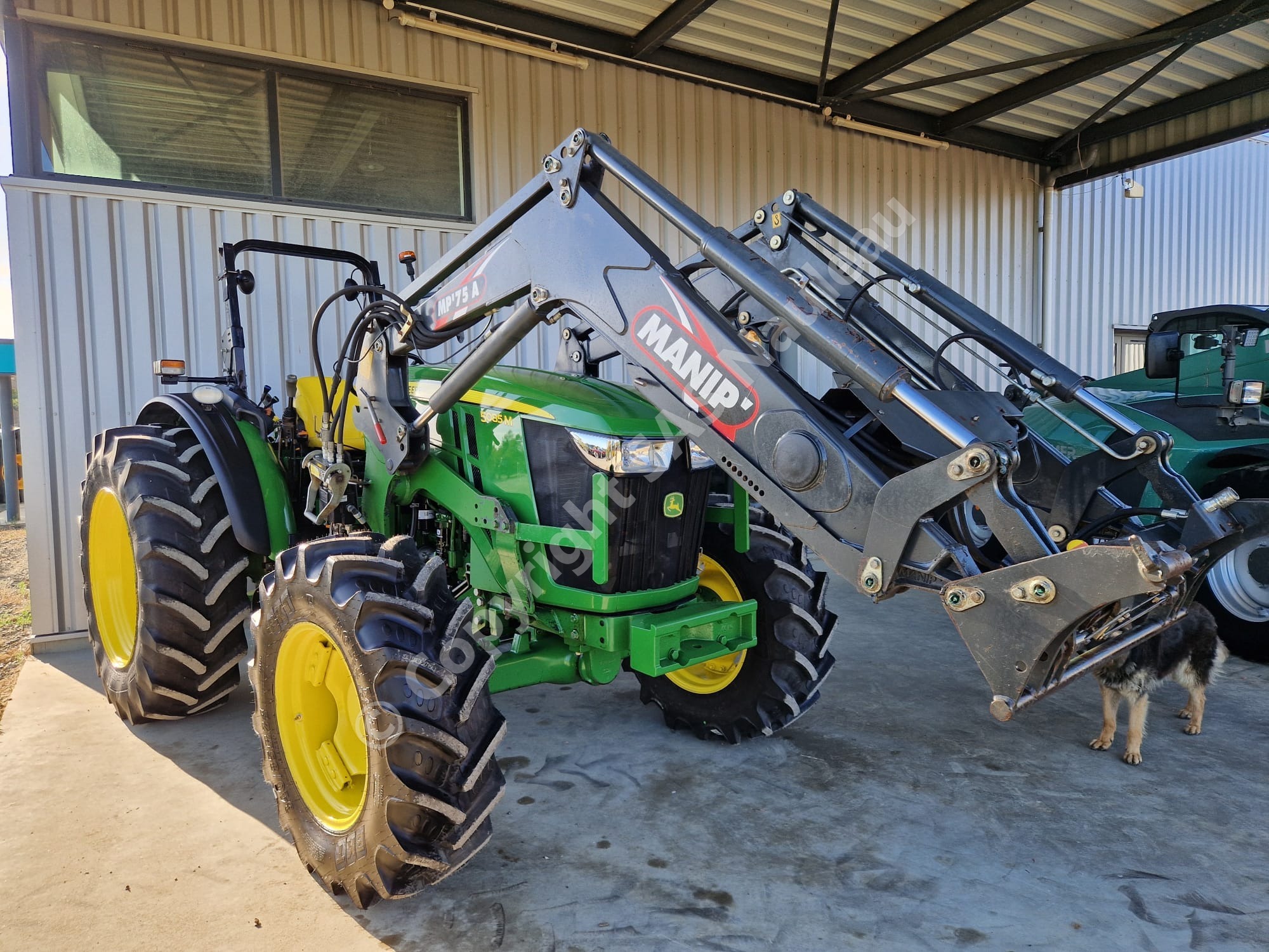 JOHN DEERE 5085M