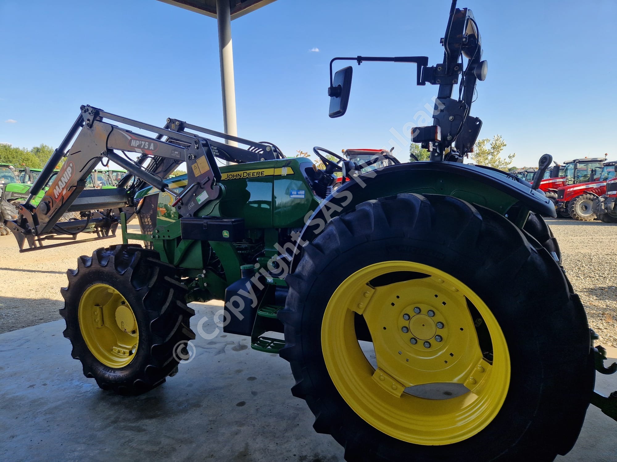 JOHN DEERE 5085M