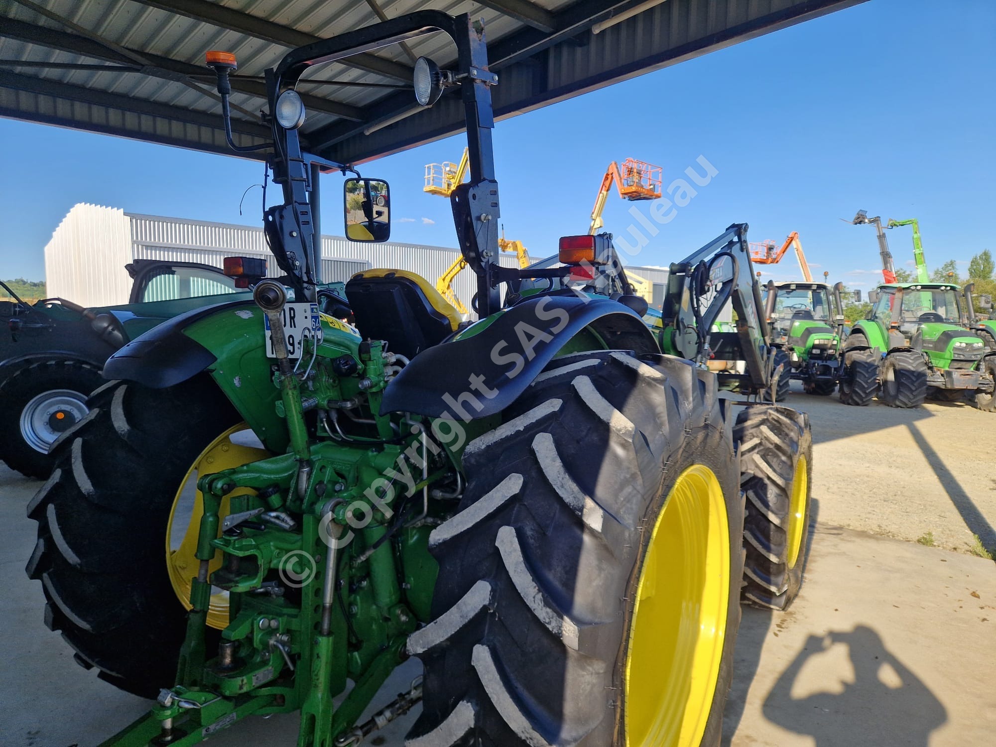 JOHN DEERE 5085M