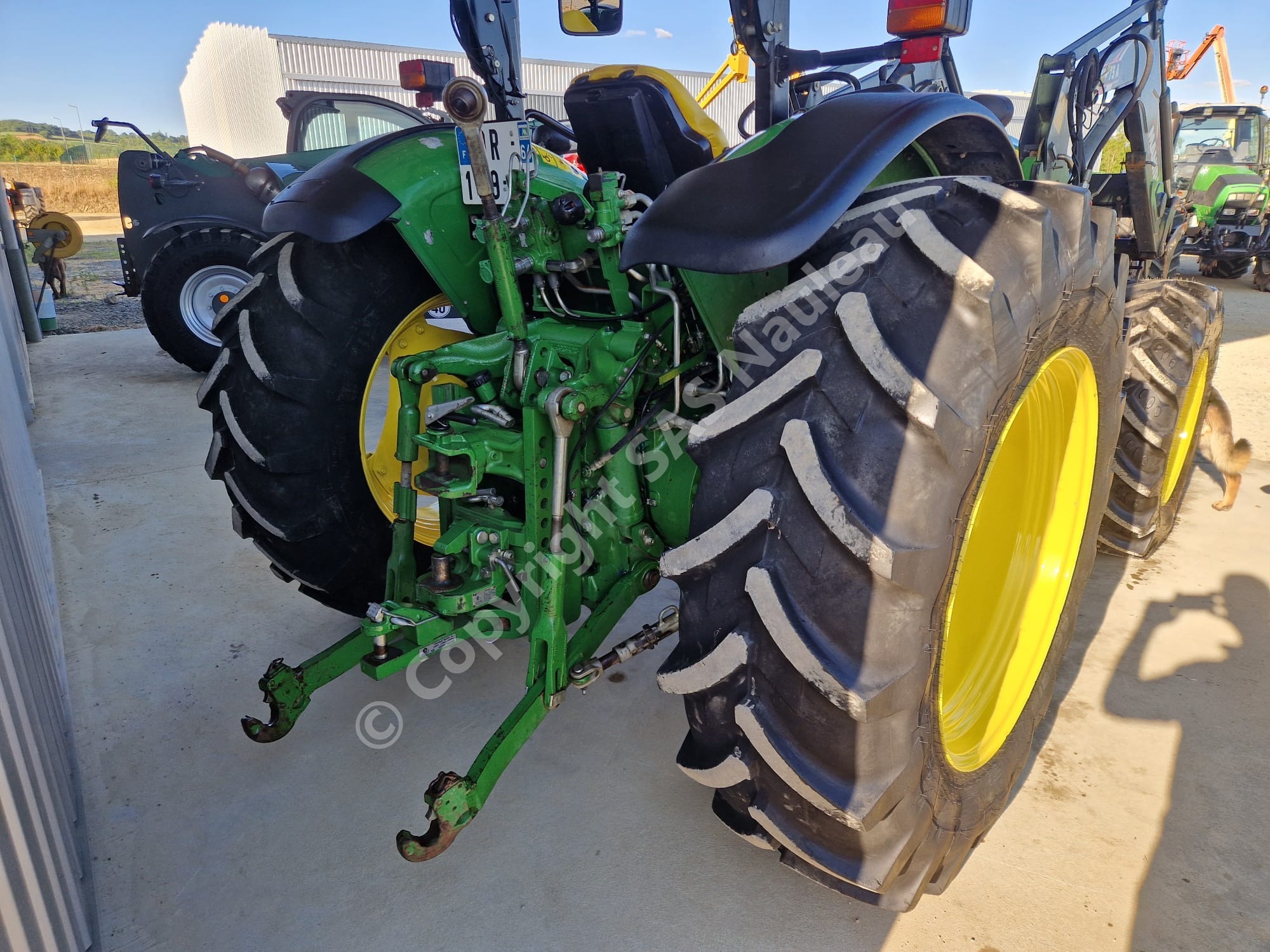 JOHN DEERE 5085M