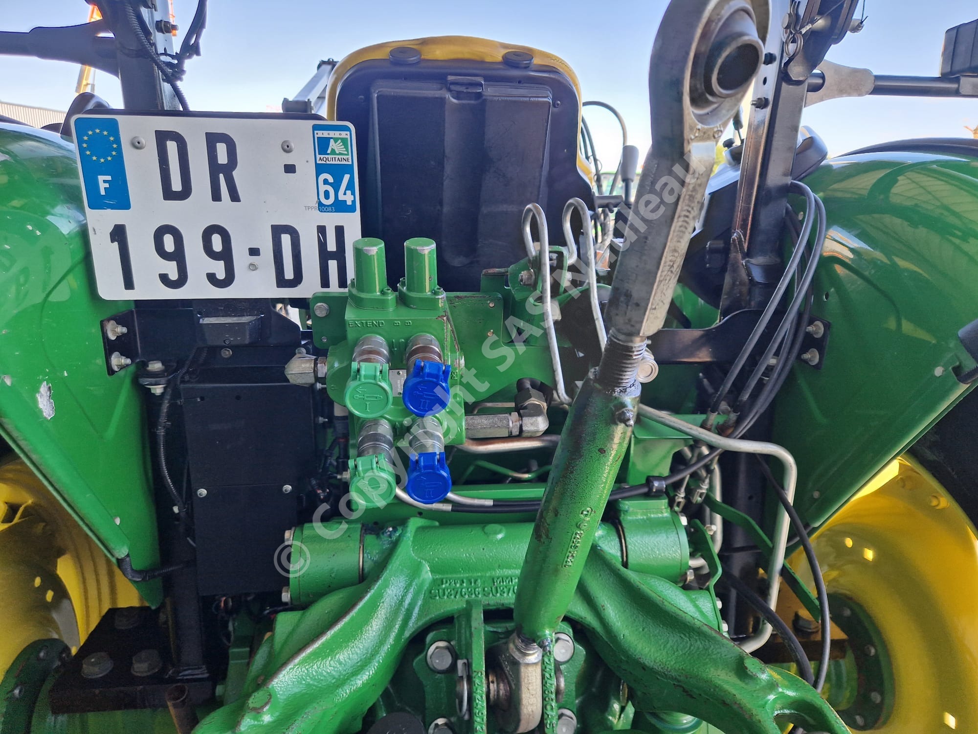 JOHN DEERE 5085M