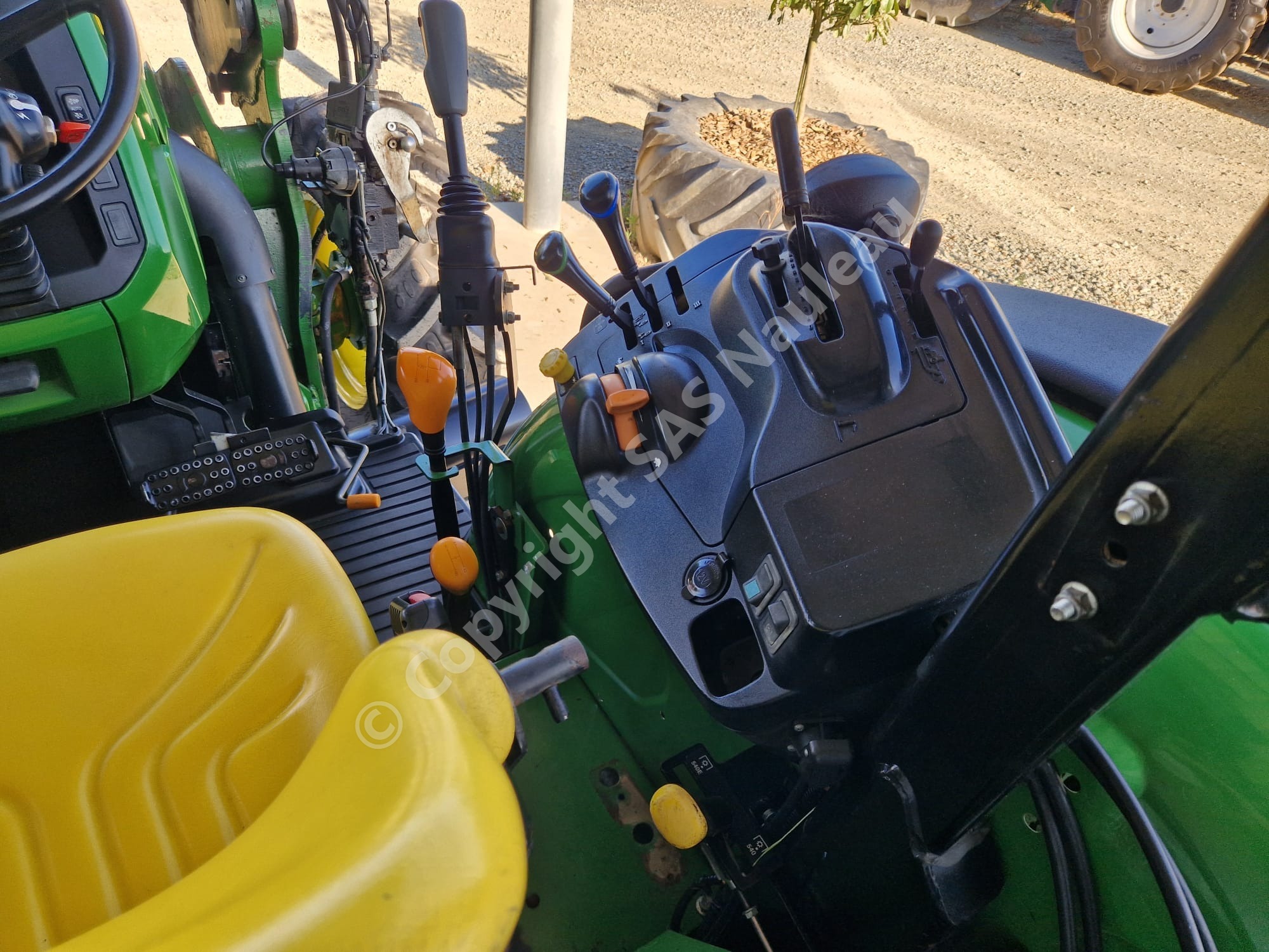 JOHN DEERE 5085M
