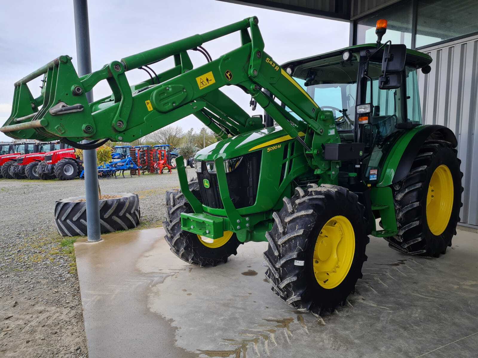 JOHN DEERE 5090M