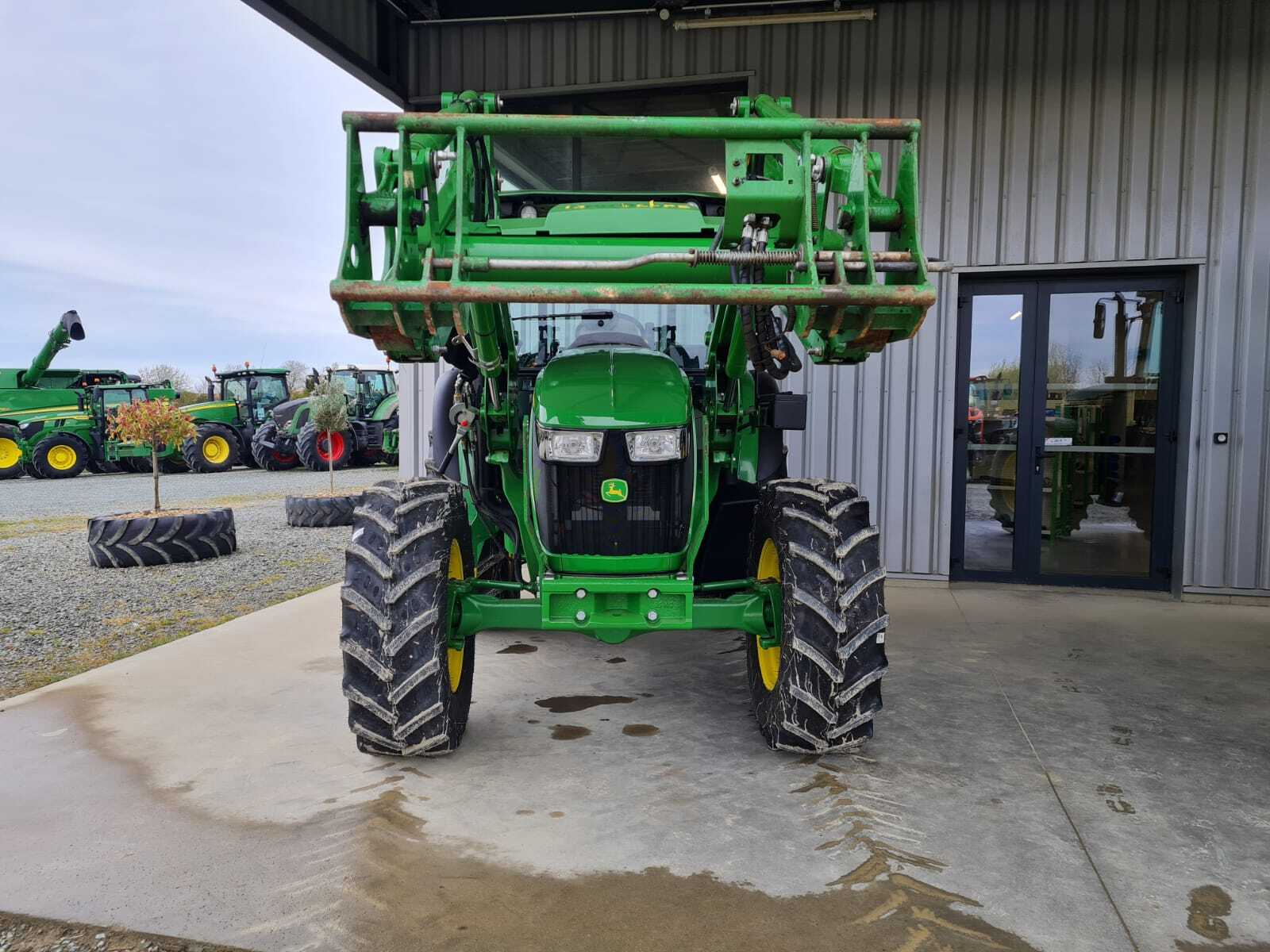 JOHN DEERE 5090M