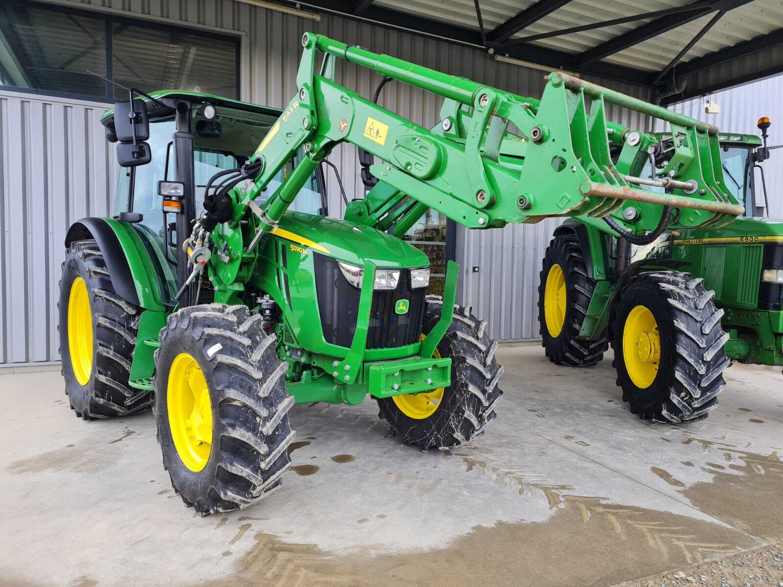 JOHN DEERE 5090M