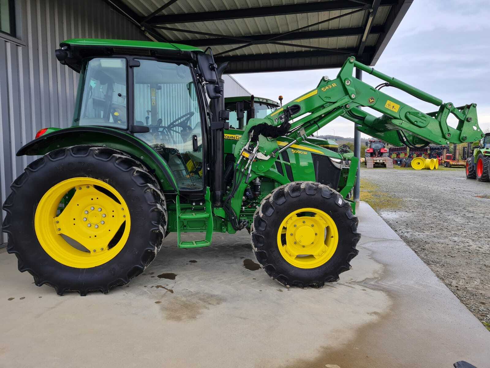 JOHN DEERE 5090M