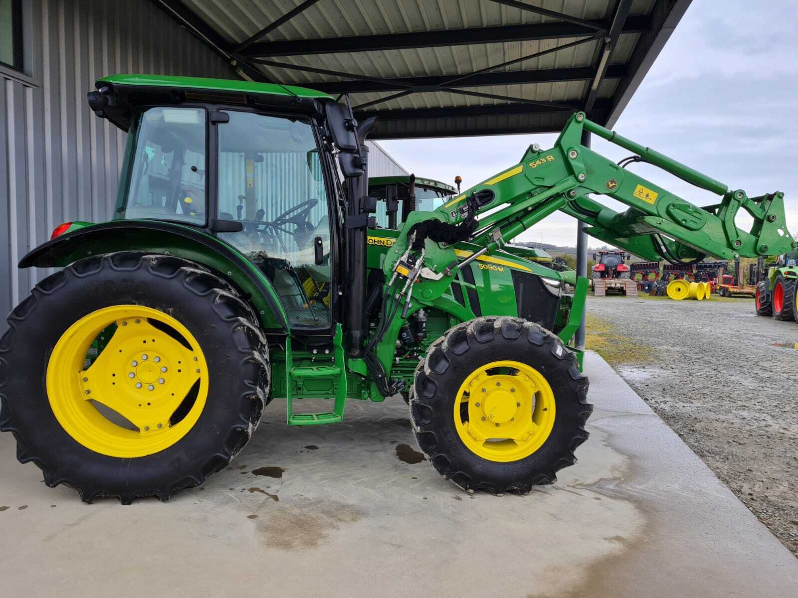 JOHN DEERE 5090M