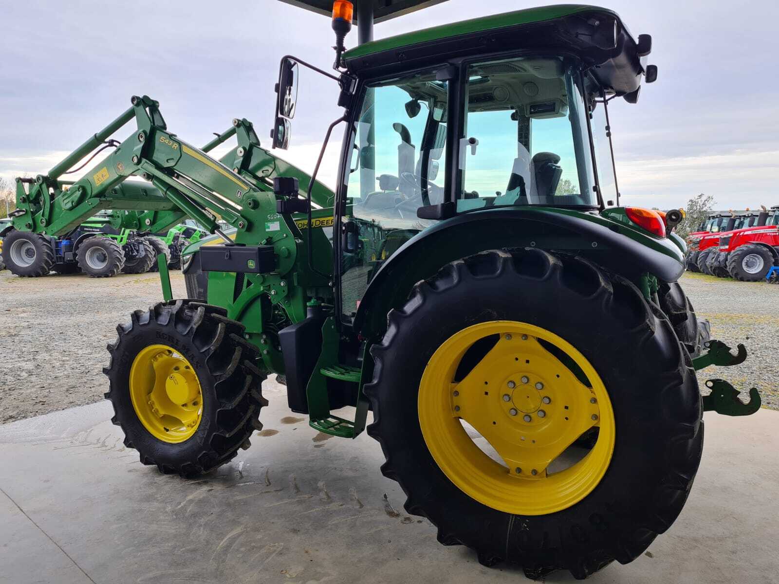JOHN DEERE 5090M