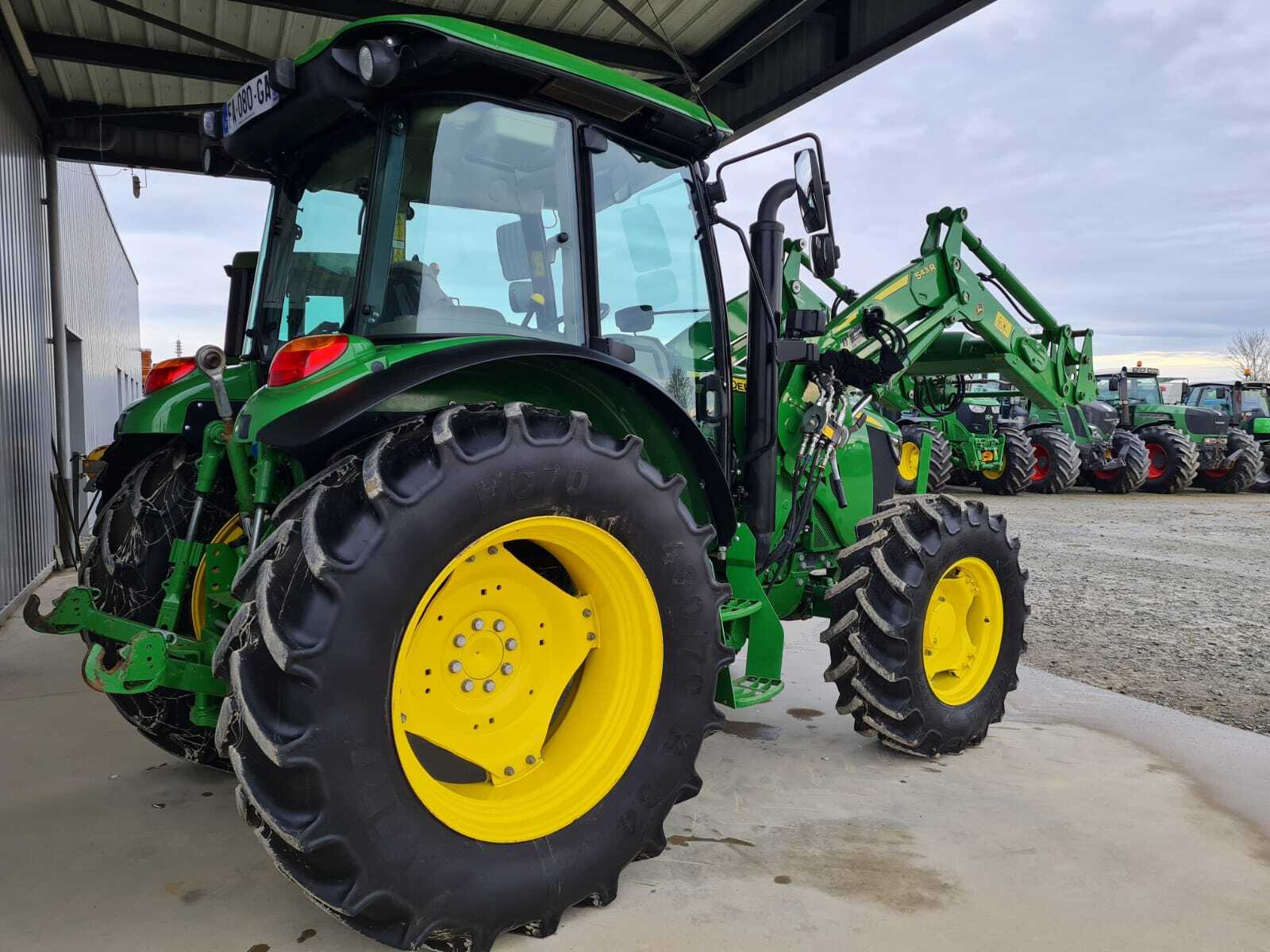 JOHN DEERE 5090M