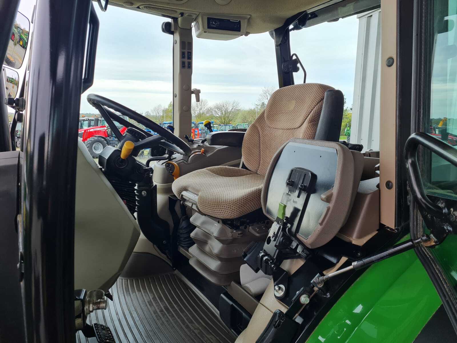 JOHN DEERE 5090M