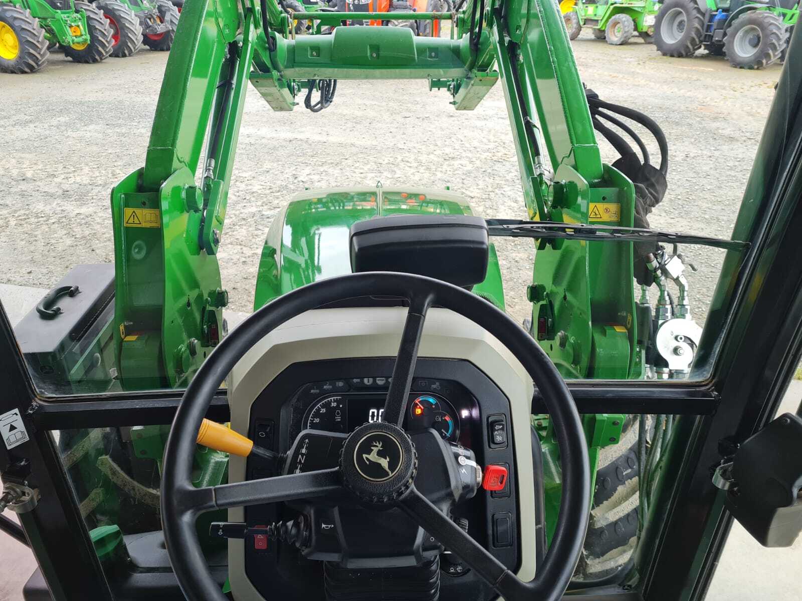 JOHN DEERE 5090M