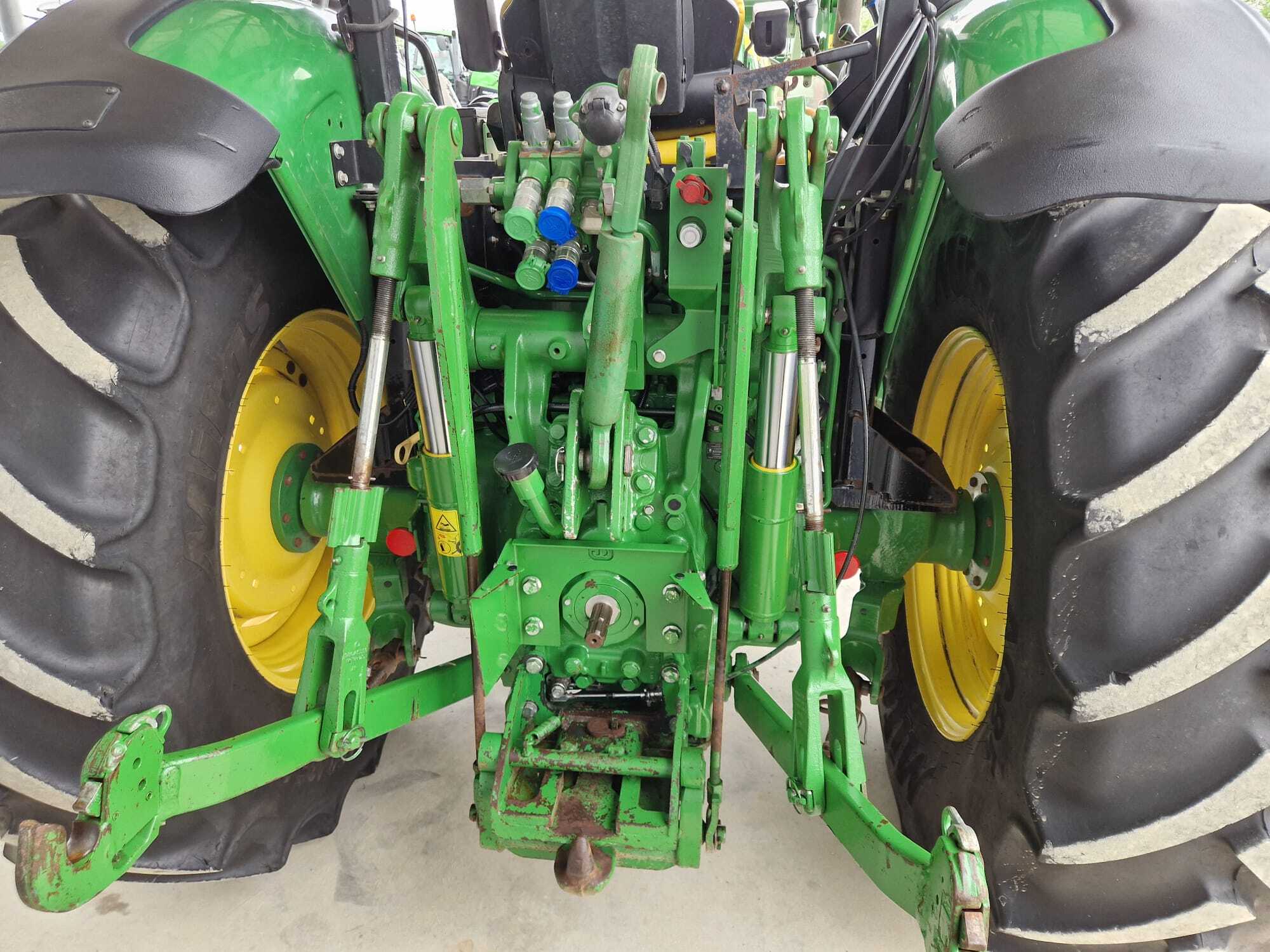 JOHN DEERE 5090M