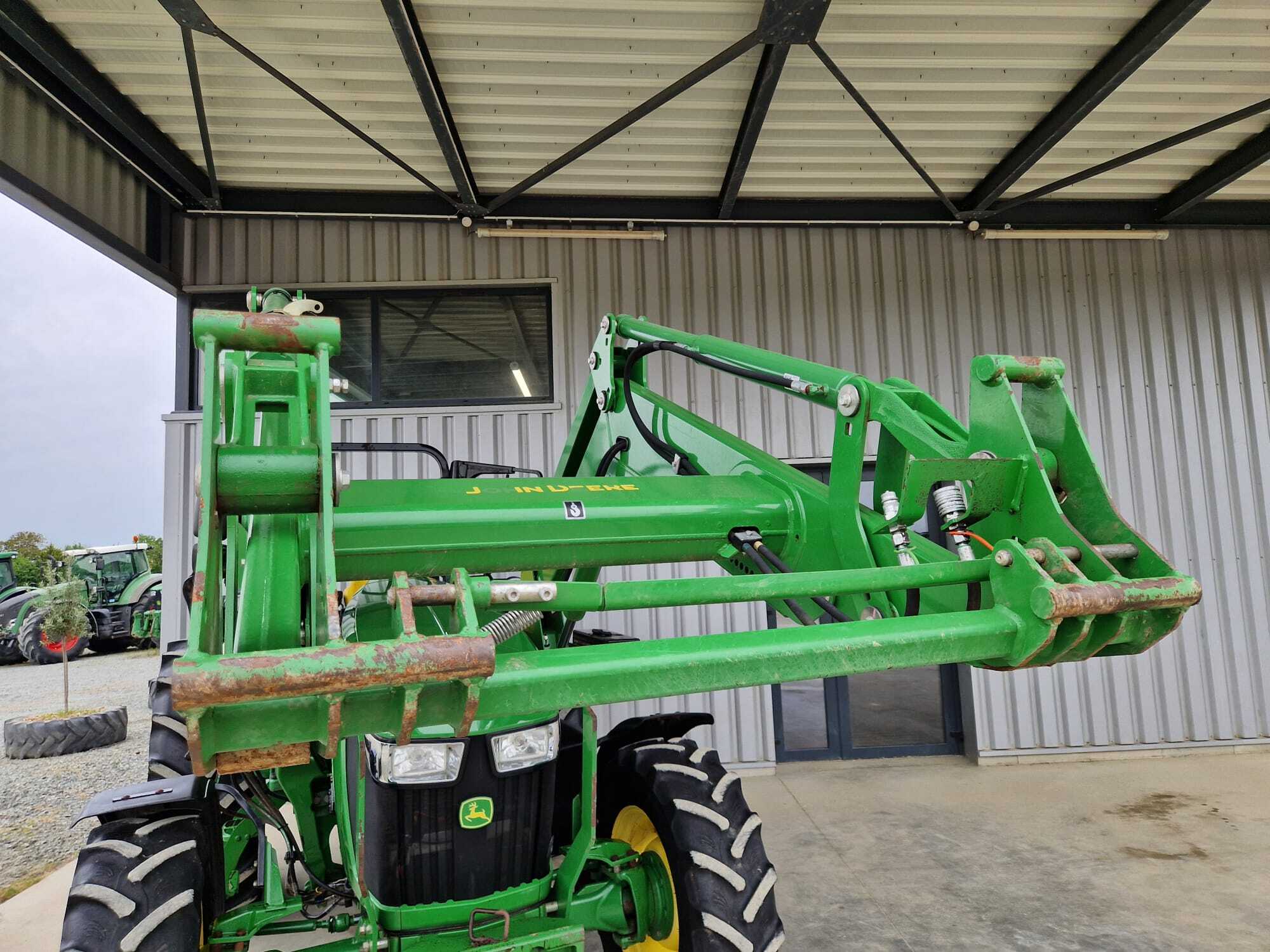 JOHN DEERE 5090M