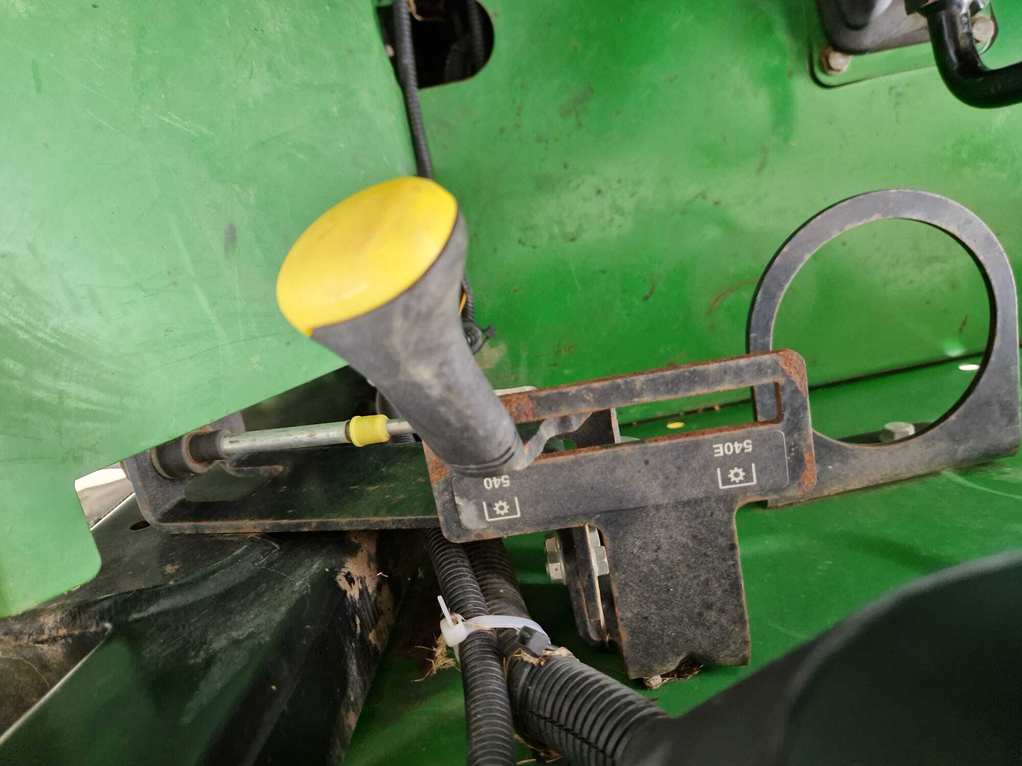 JOHN DEERE 5090M