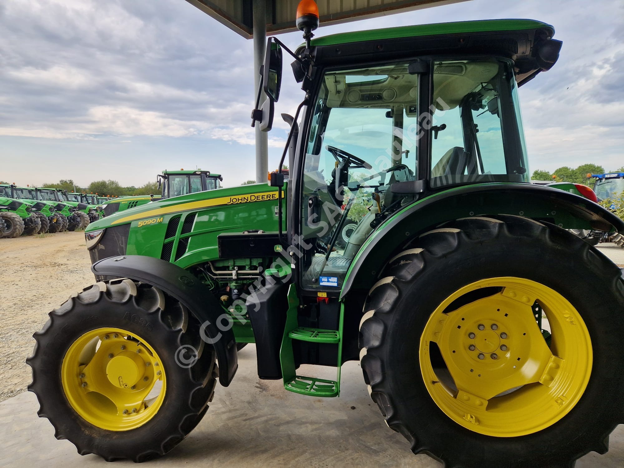 JOHN DERRE 5090M