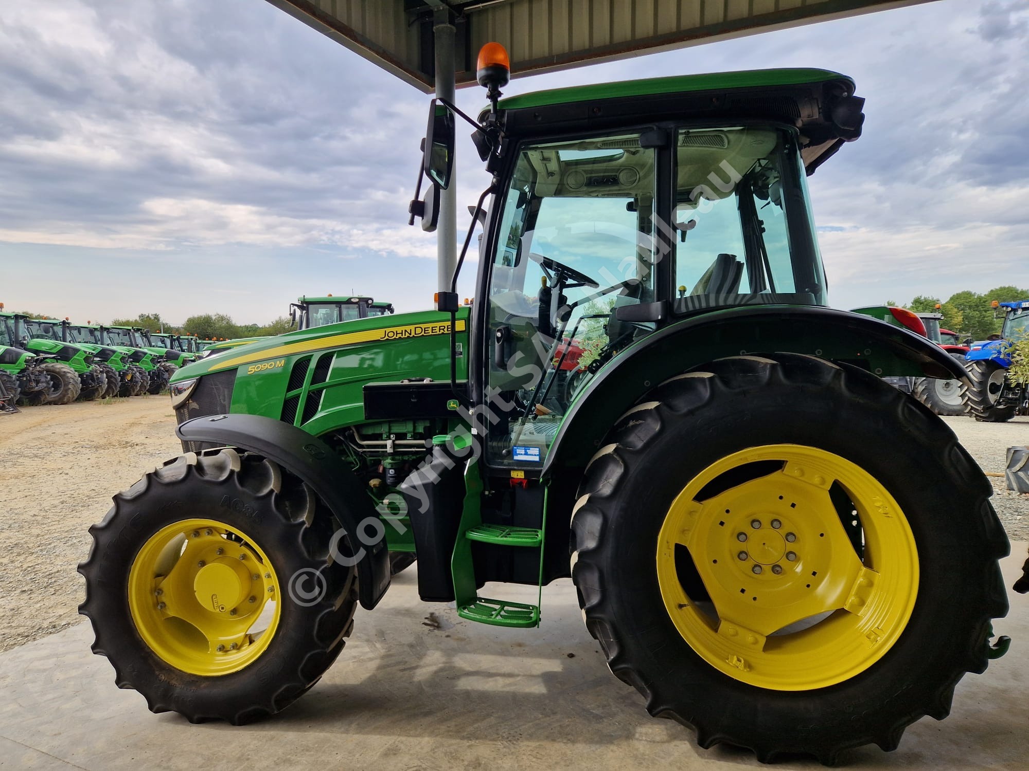 JOHN DERRE 5090M