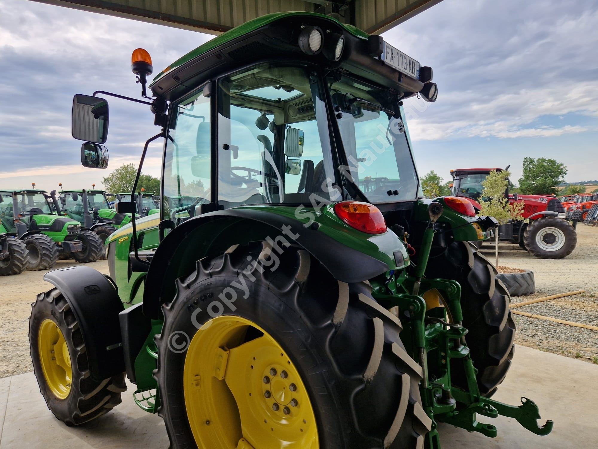 JOHN DERRE 5090M