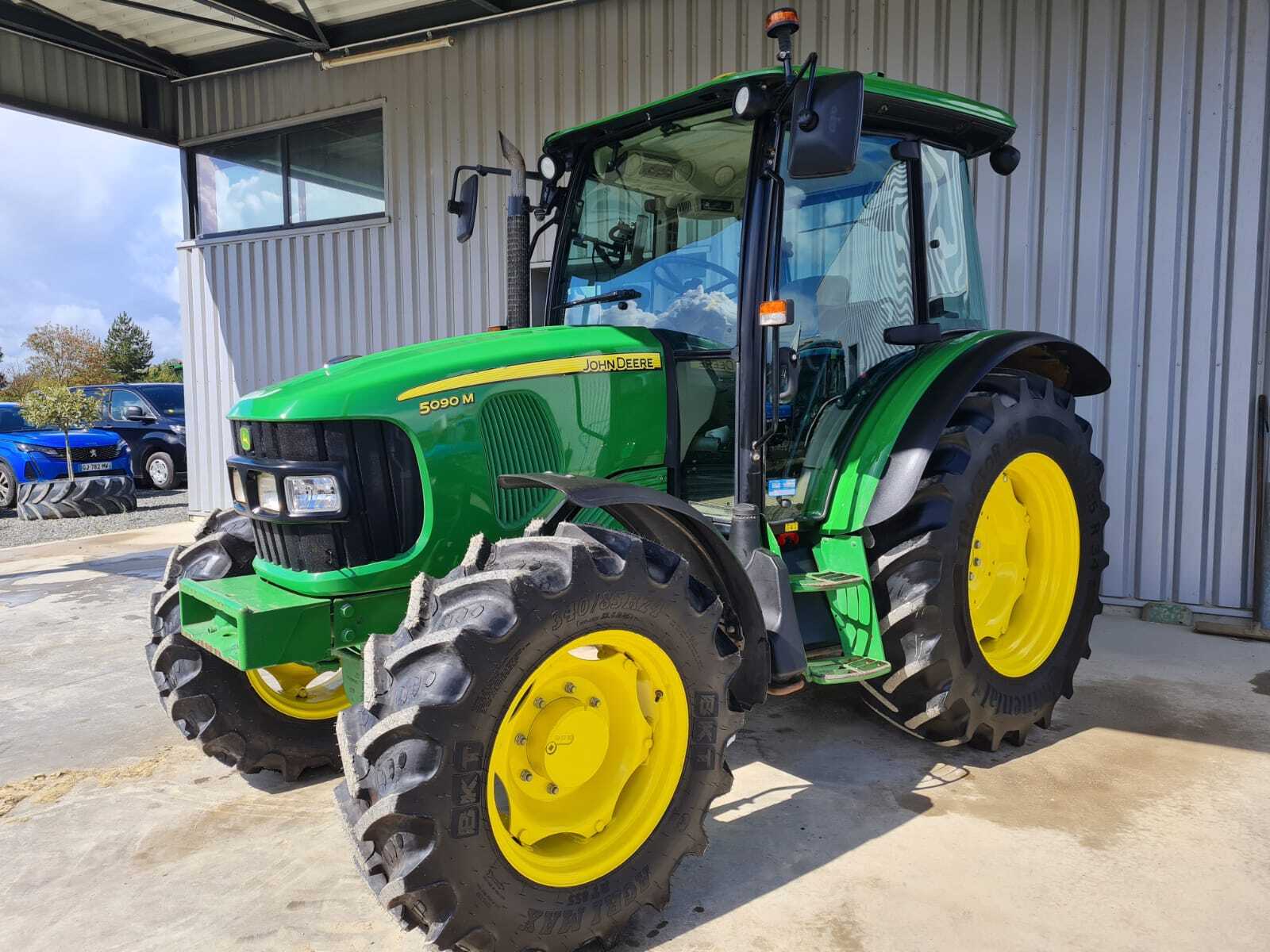 JOHN DEERE 5090M
