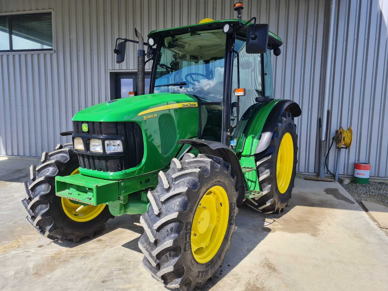 JOHN DEERE 5090M