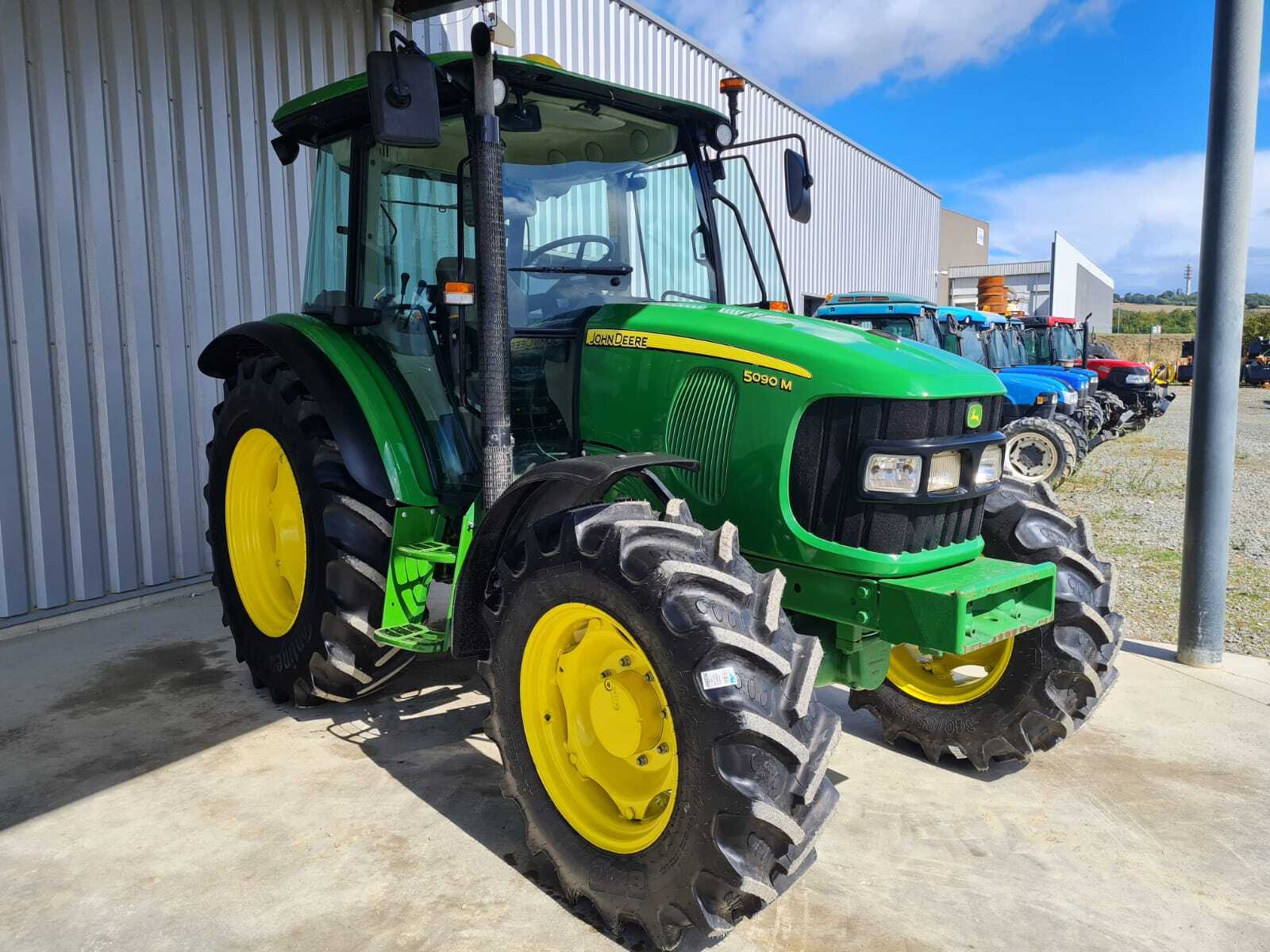 JOHN DEERE 5090M
