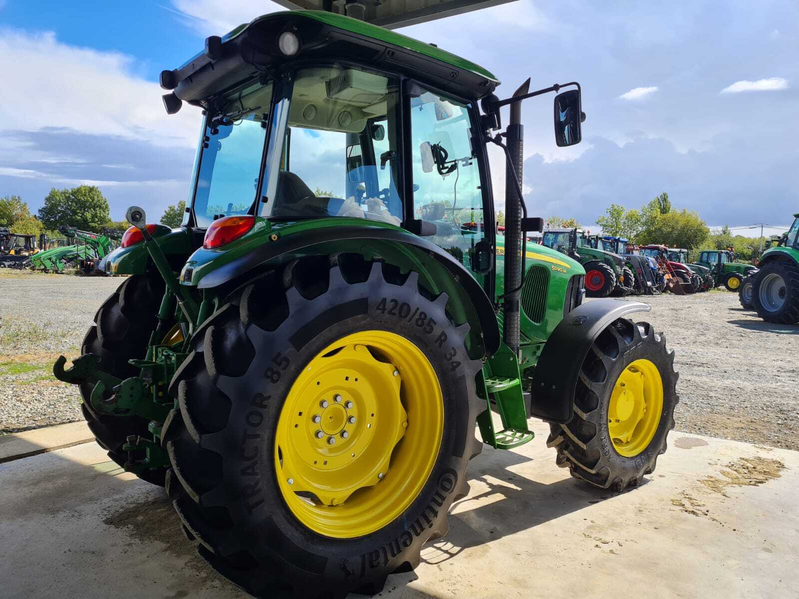 JOHN DEERE 5090M