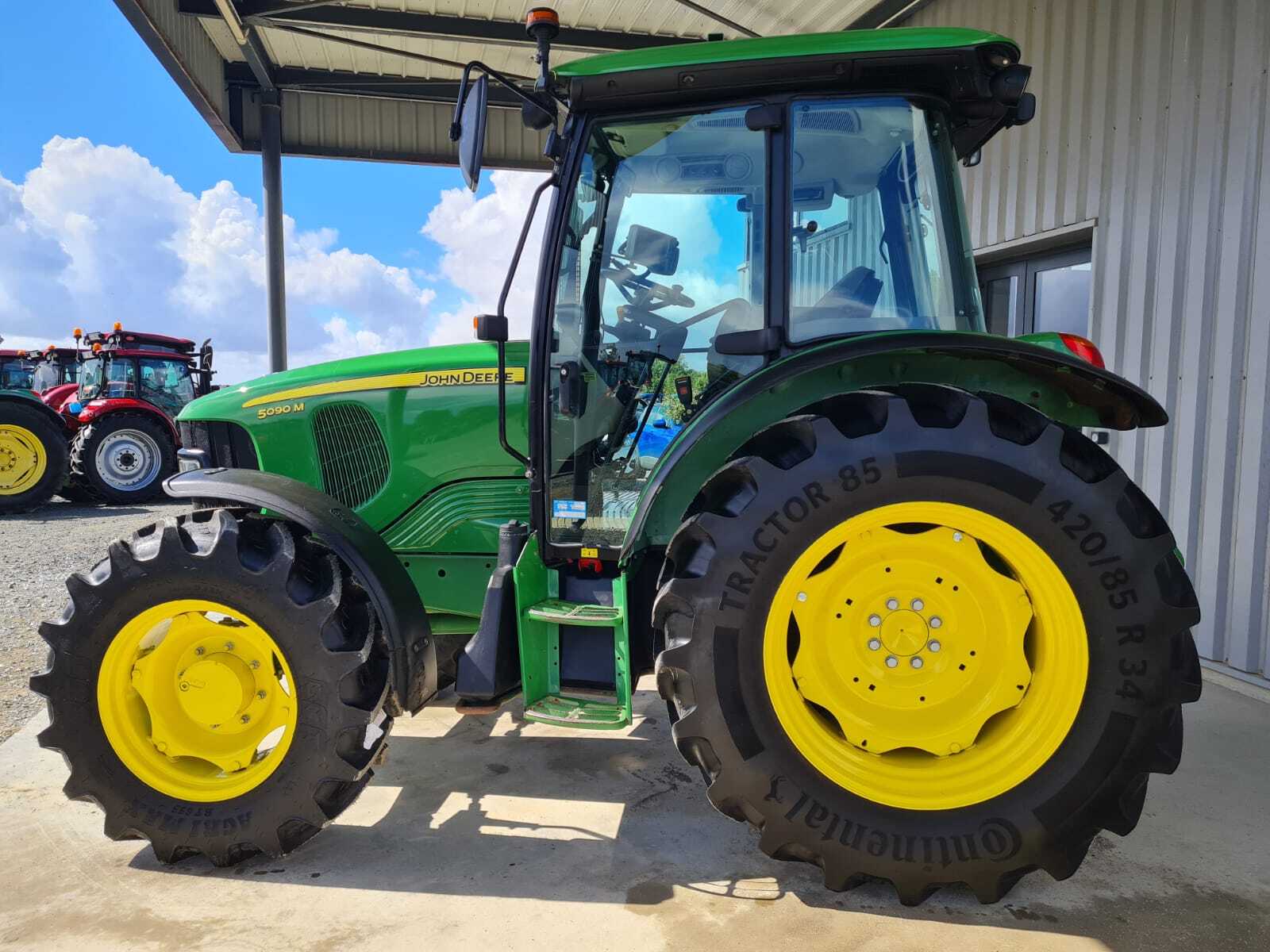 JOHN DEERE 5090M