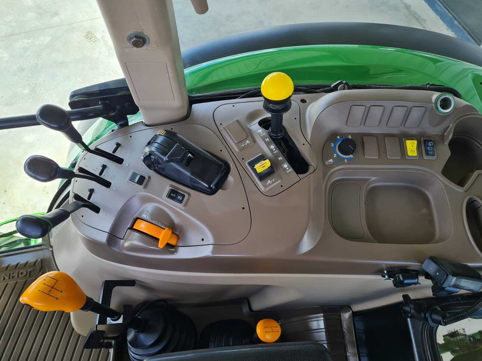JOHN DEERE 5090M