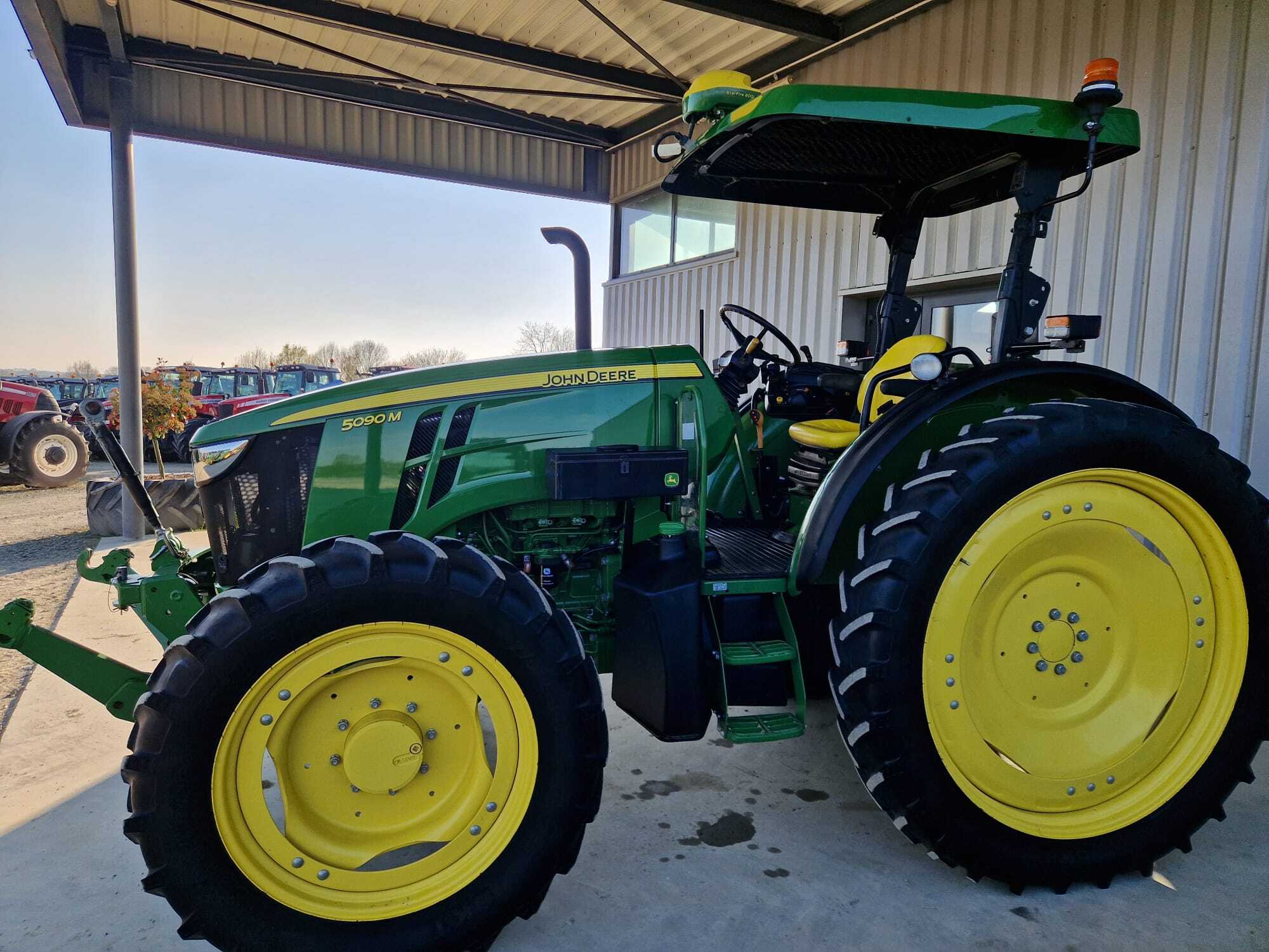 JOHN DEERE 5090M AUTOTRAC