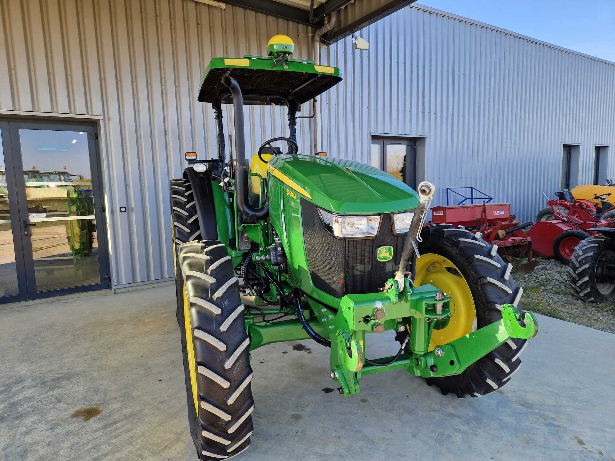 JOHN DEERE 5090M AUTOTRAC