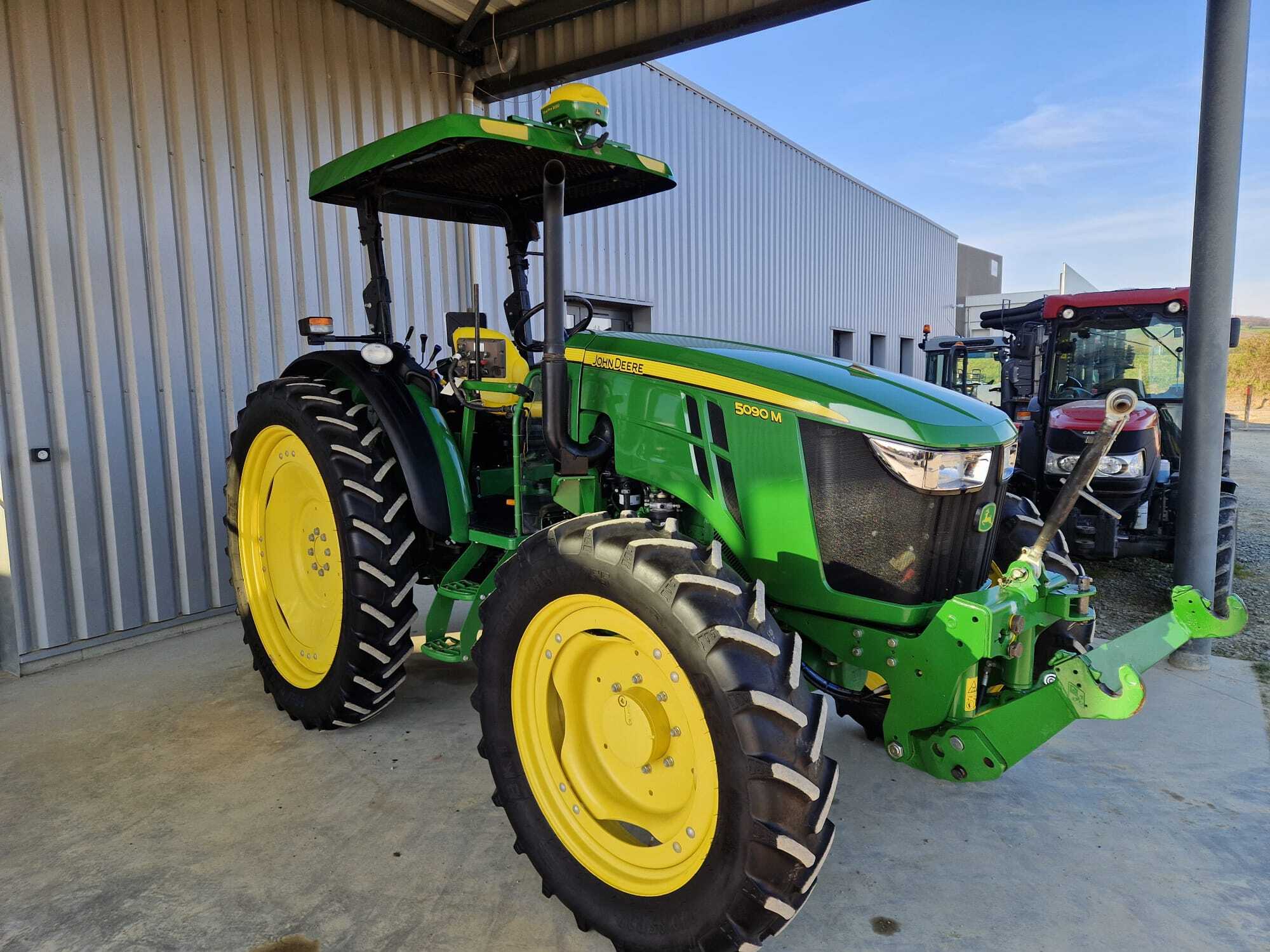 JOHN DEERE 5090M AUTOTRAC