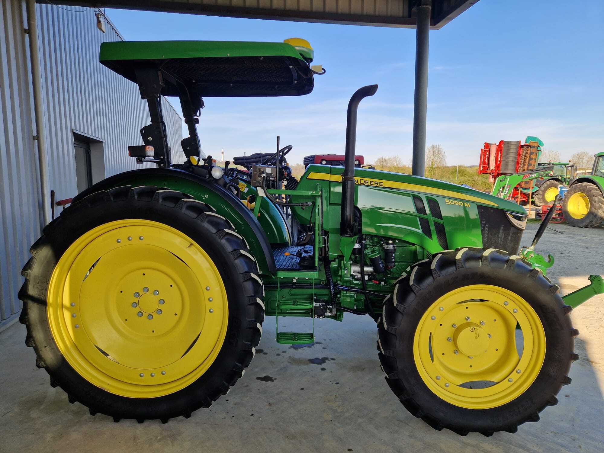 JOHN DEERE 5090M AUTOTRAC