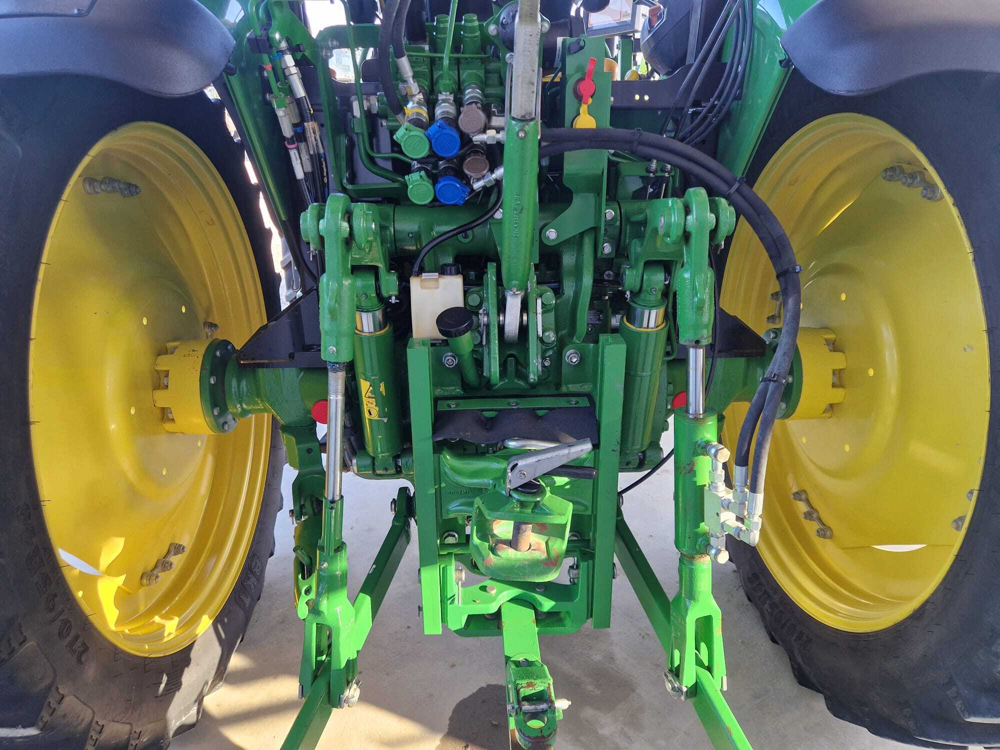 JOHN DEERE 5090M AUTOTRAC